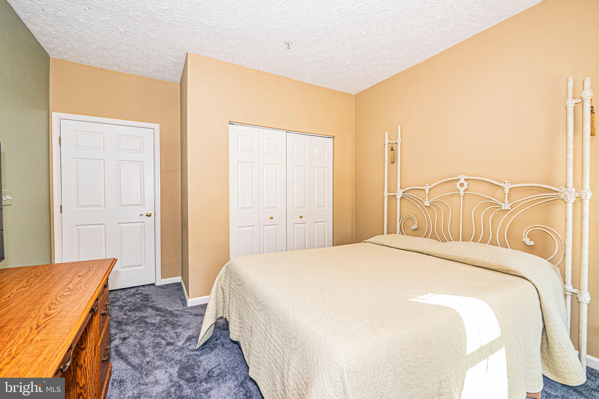 THE COURTYARDS AT POND - Residential