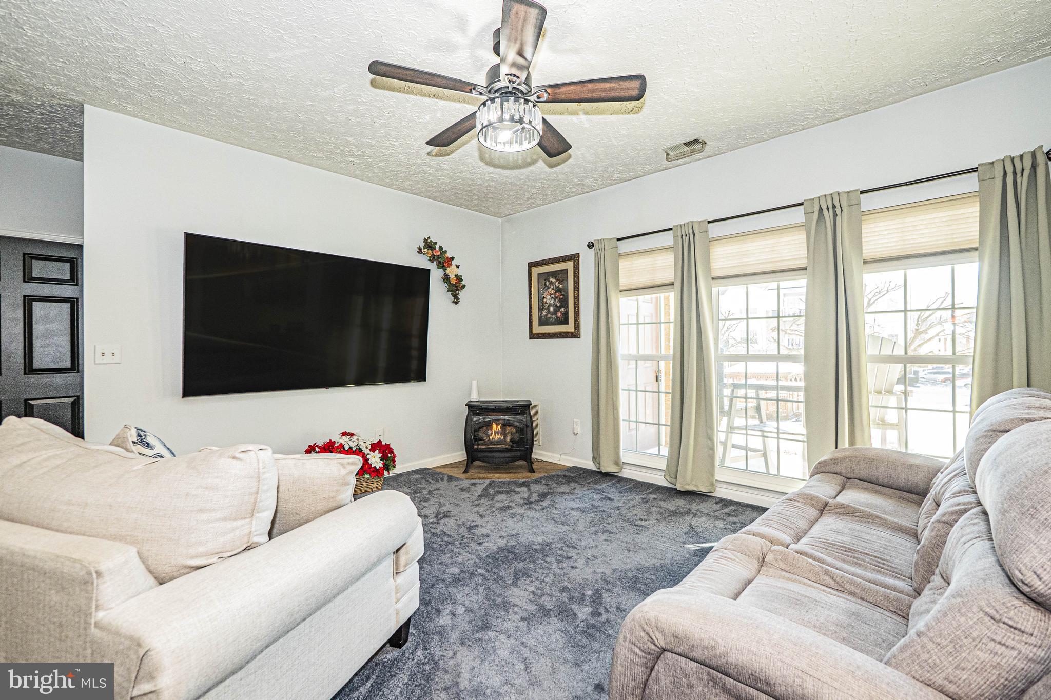 THE COURTYARDS AT POND - Residential