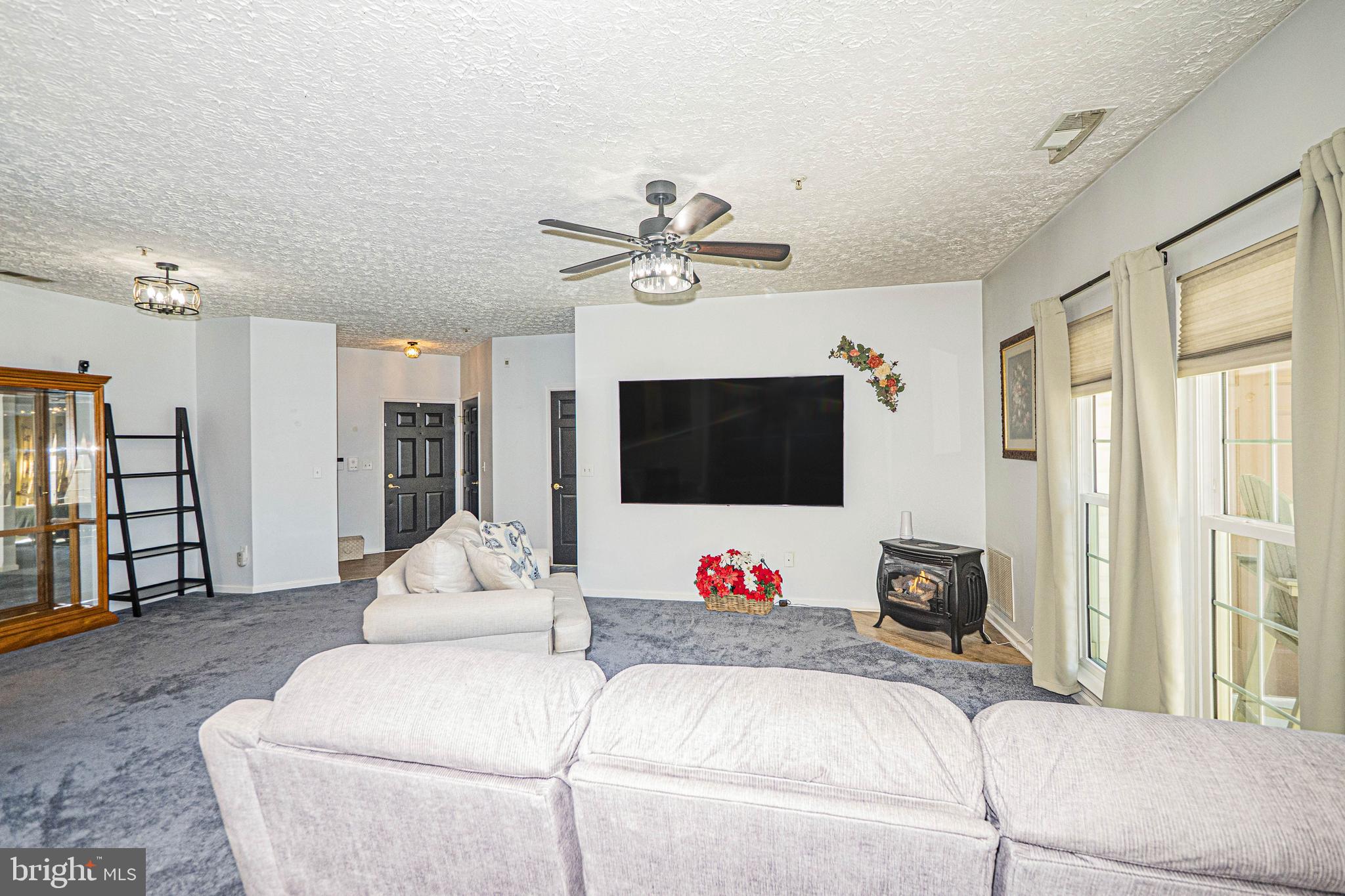 THE COURTYARDS AT POND - Residential