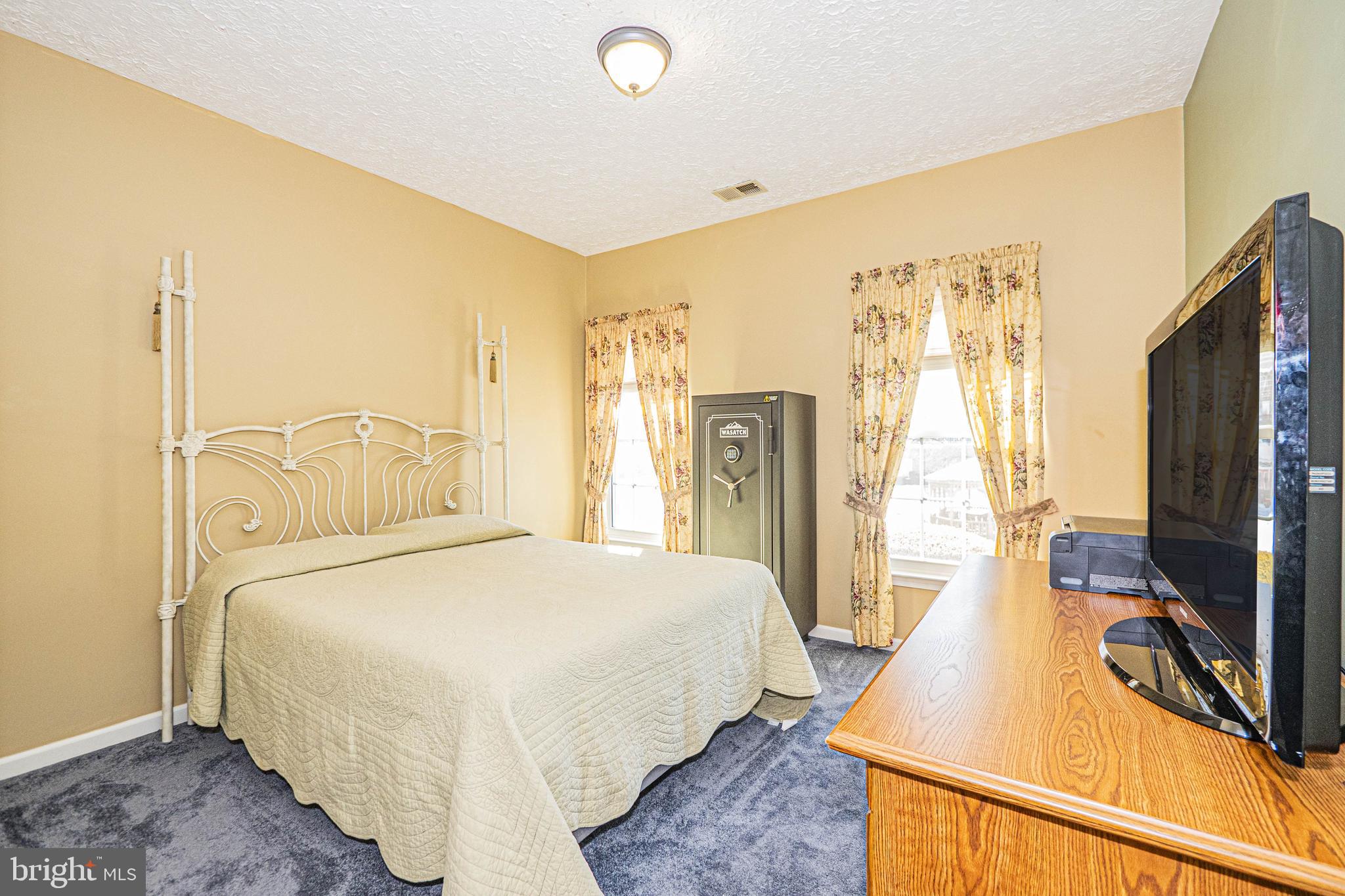 THE COURTYARDS AT POND - Residential