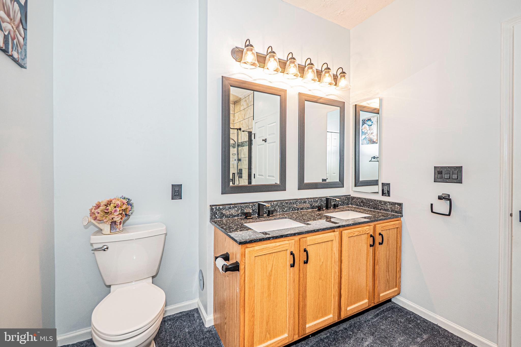 THE COURTYARDS AT POND - Residential