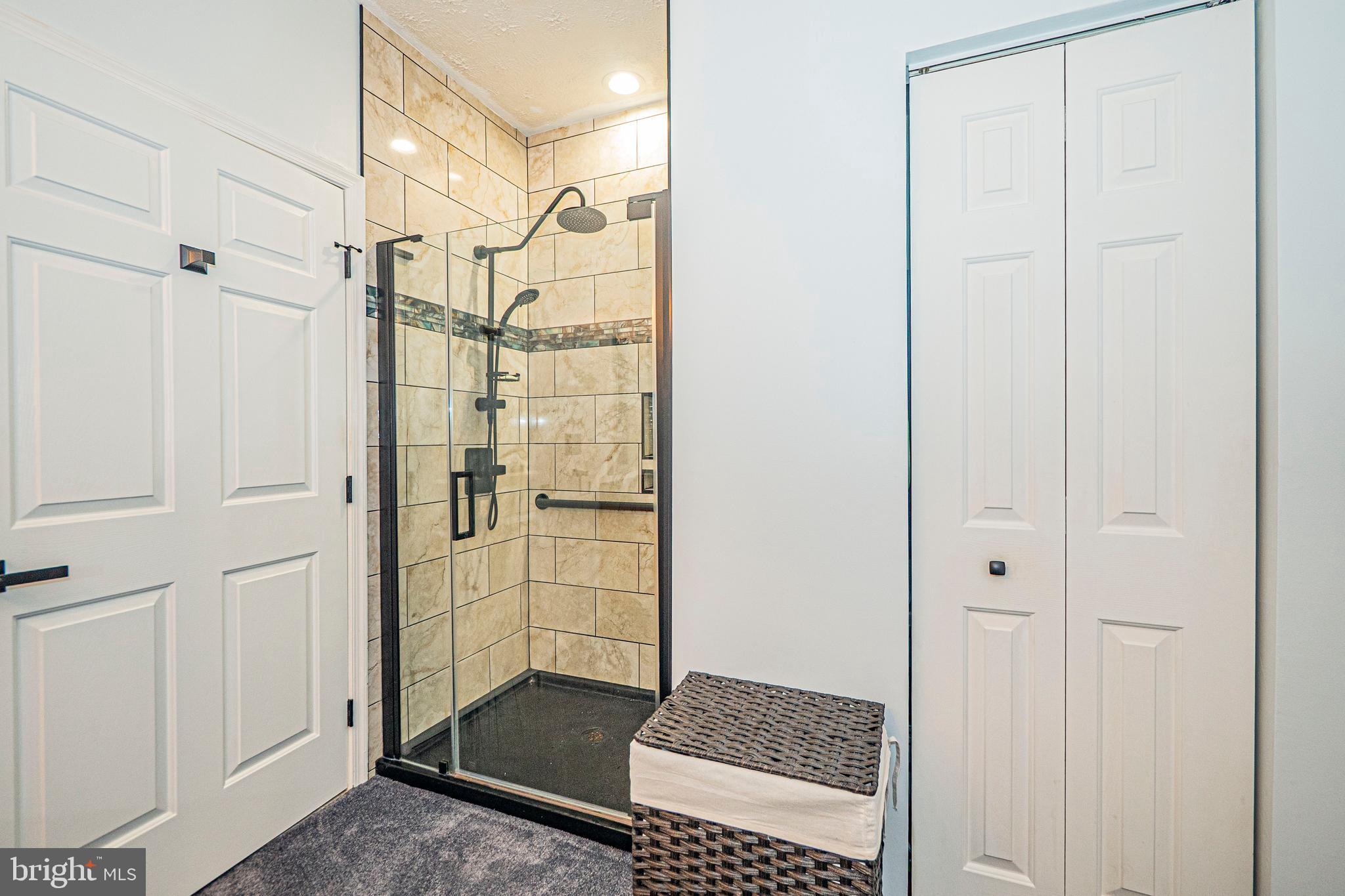 THE COURTYARDS AT POND - Residential