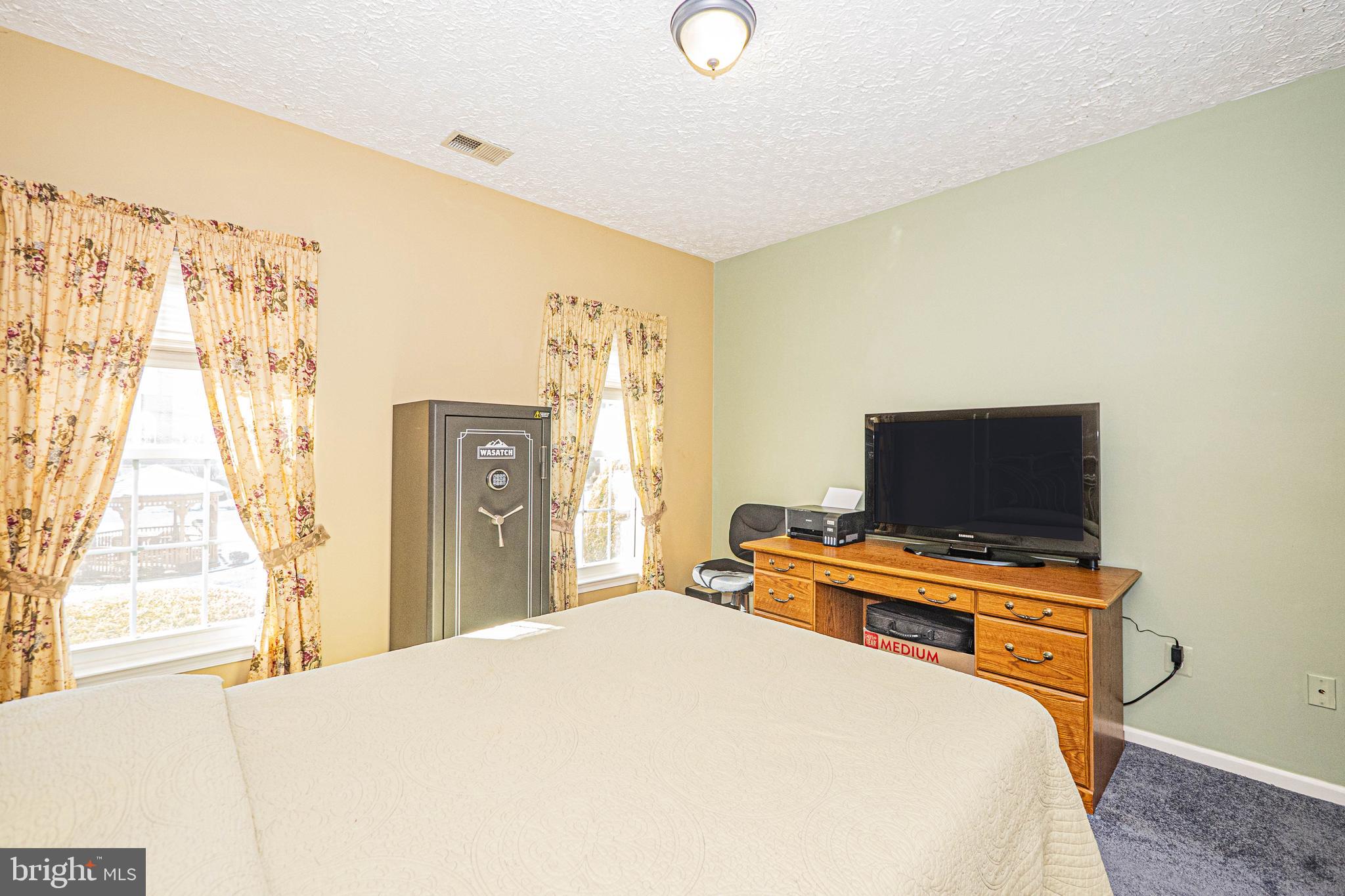 THE COURTYARDS AT POND - Residential