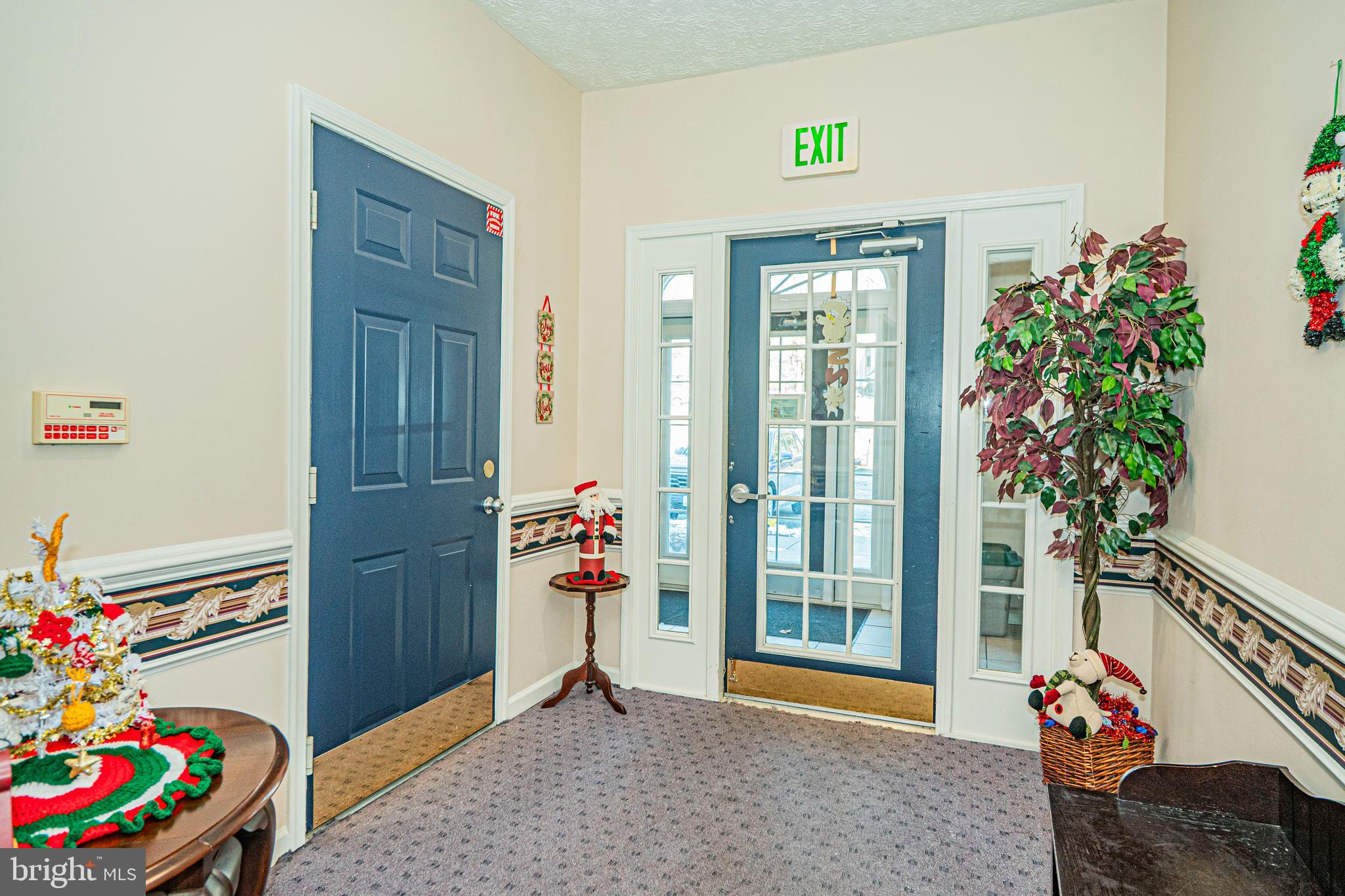 THE COURTYARDS AT POND - Residential