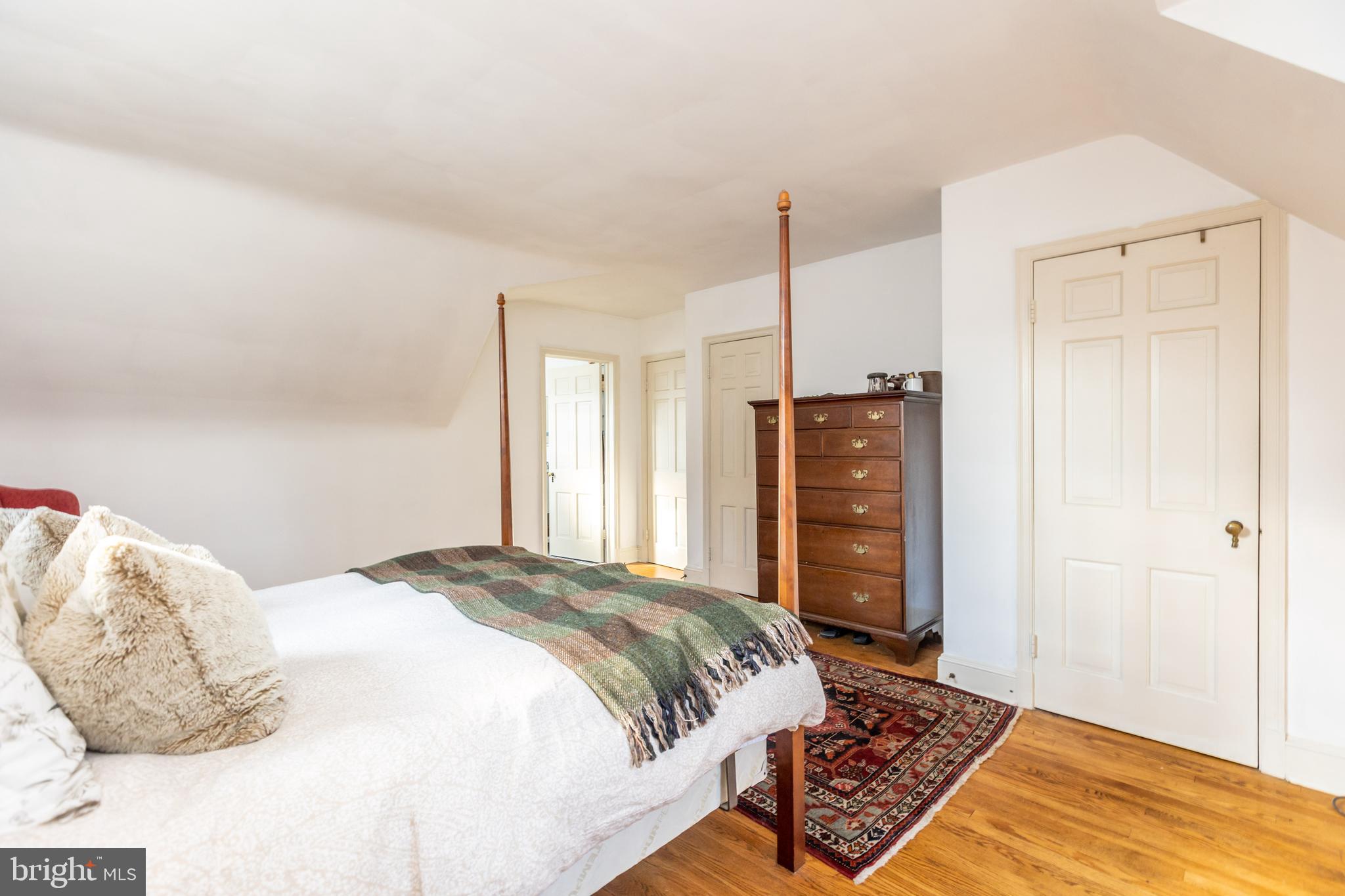 ROLAND PARK - Residential