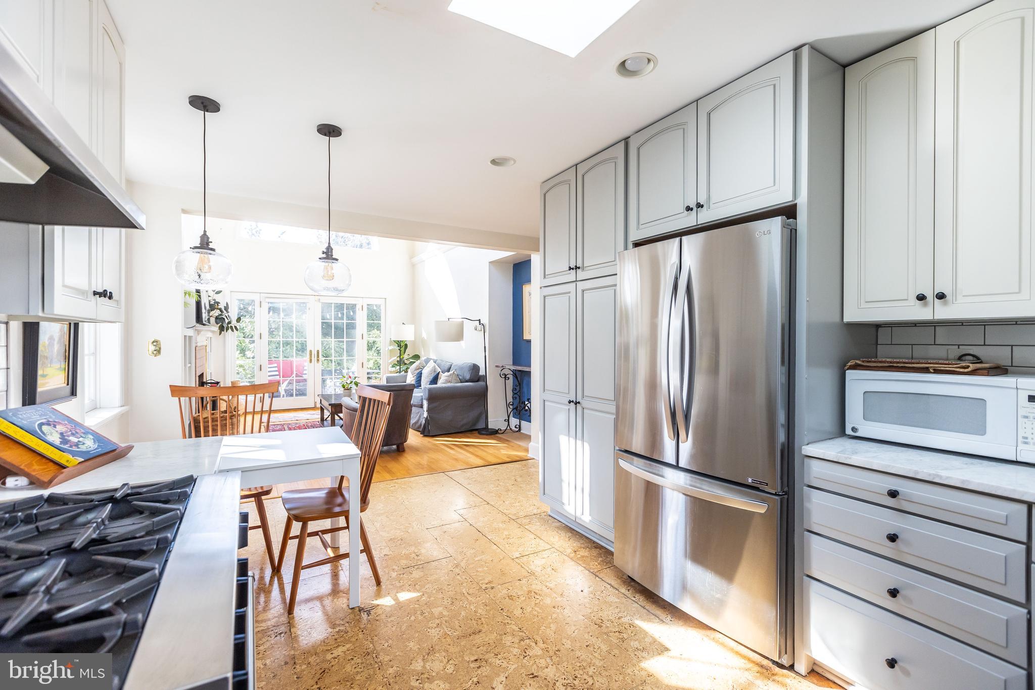 ROLAND PARK - Residential