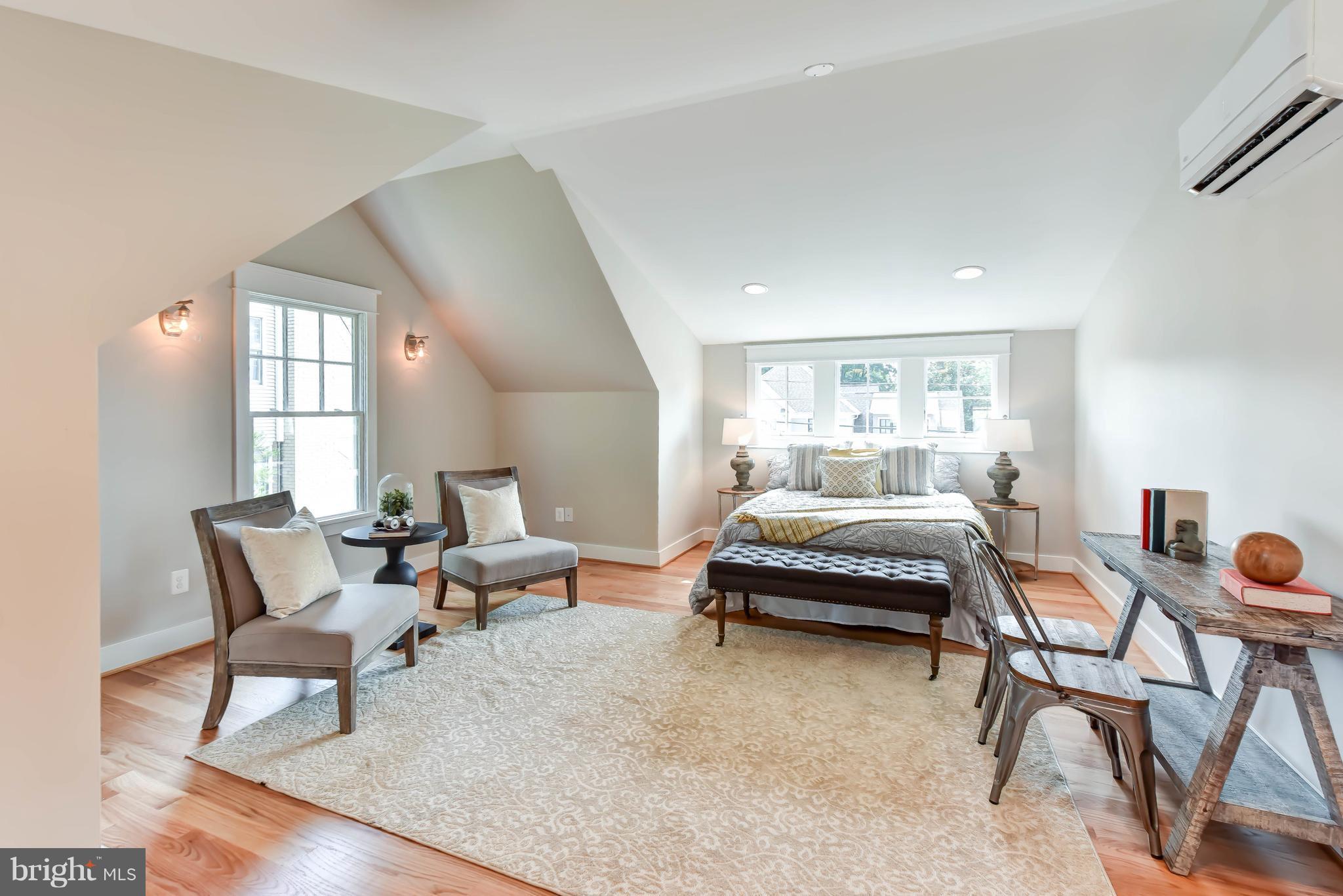 BERKSHIRE OAKWOOD - Residential