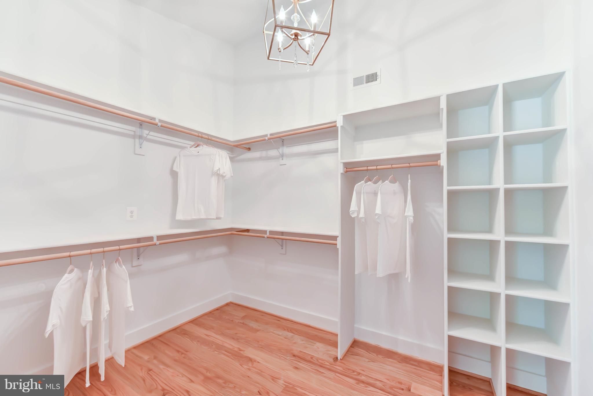 BERKSHIRE OAKWOOD - Residential