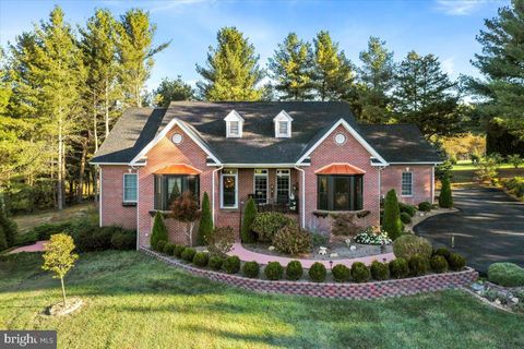 Photo of 40 Birdsong Lane, EDINBURG, VA 22824 (MLS # VASH2013138)