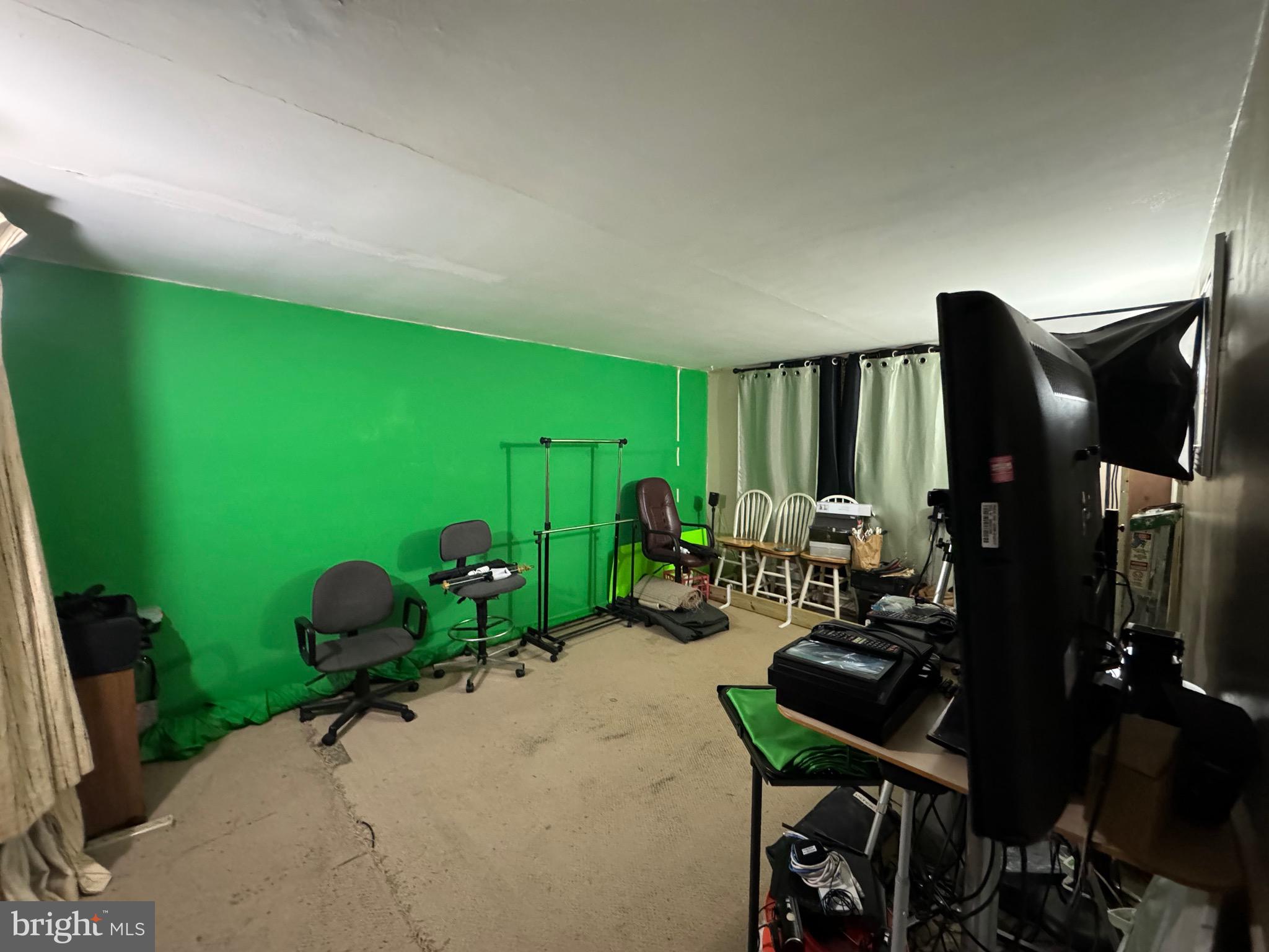 WEST OAK LANE - Residential Income