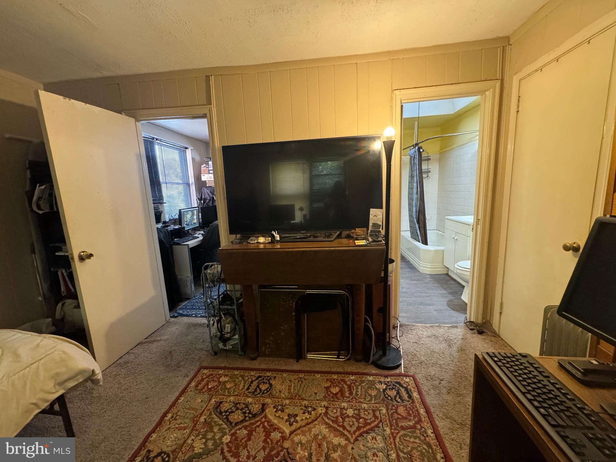 WEST OAK LANE - Residential Income