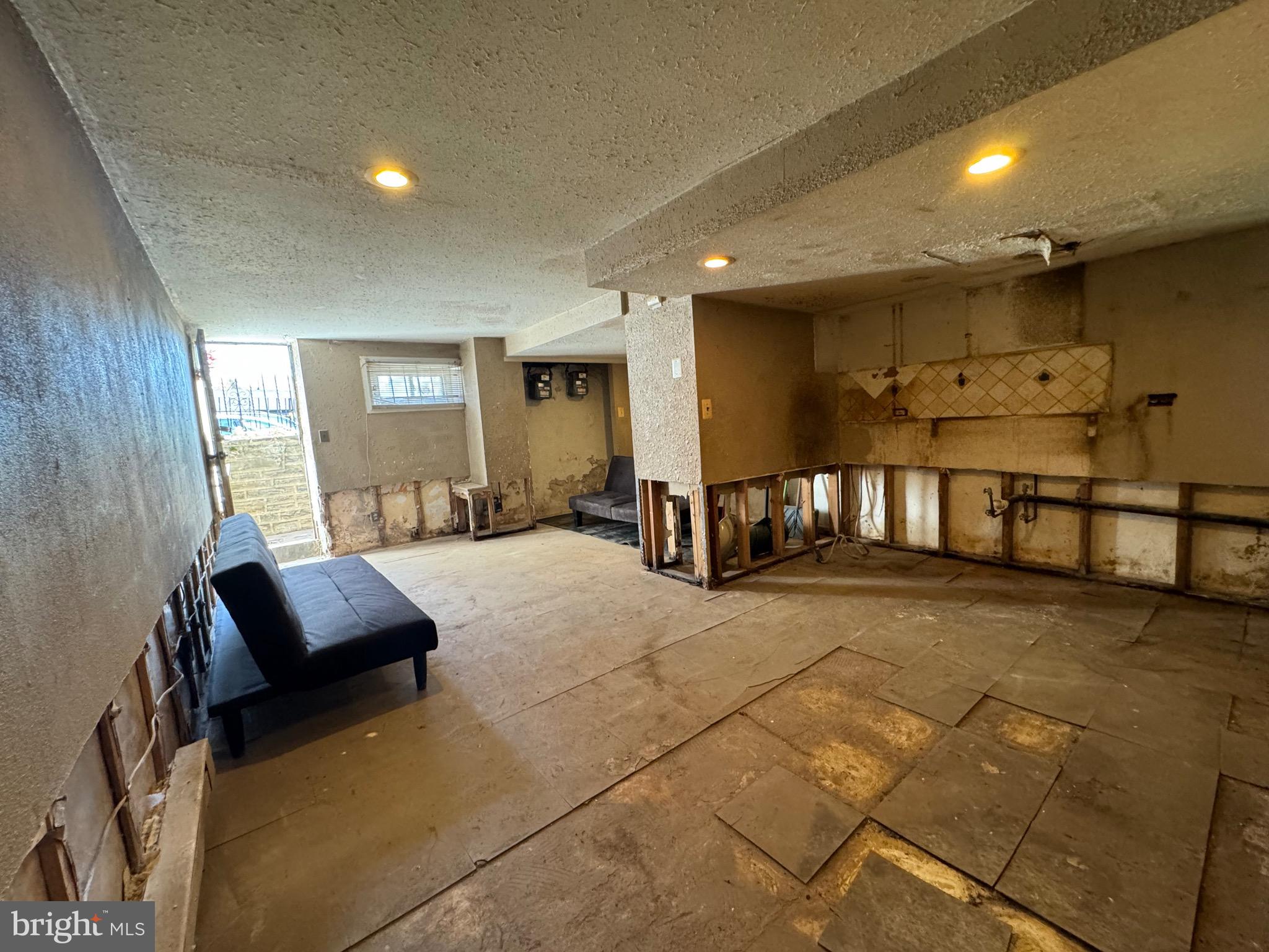 WEST OAK LANE - Residential Income