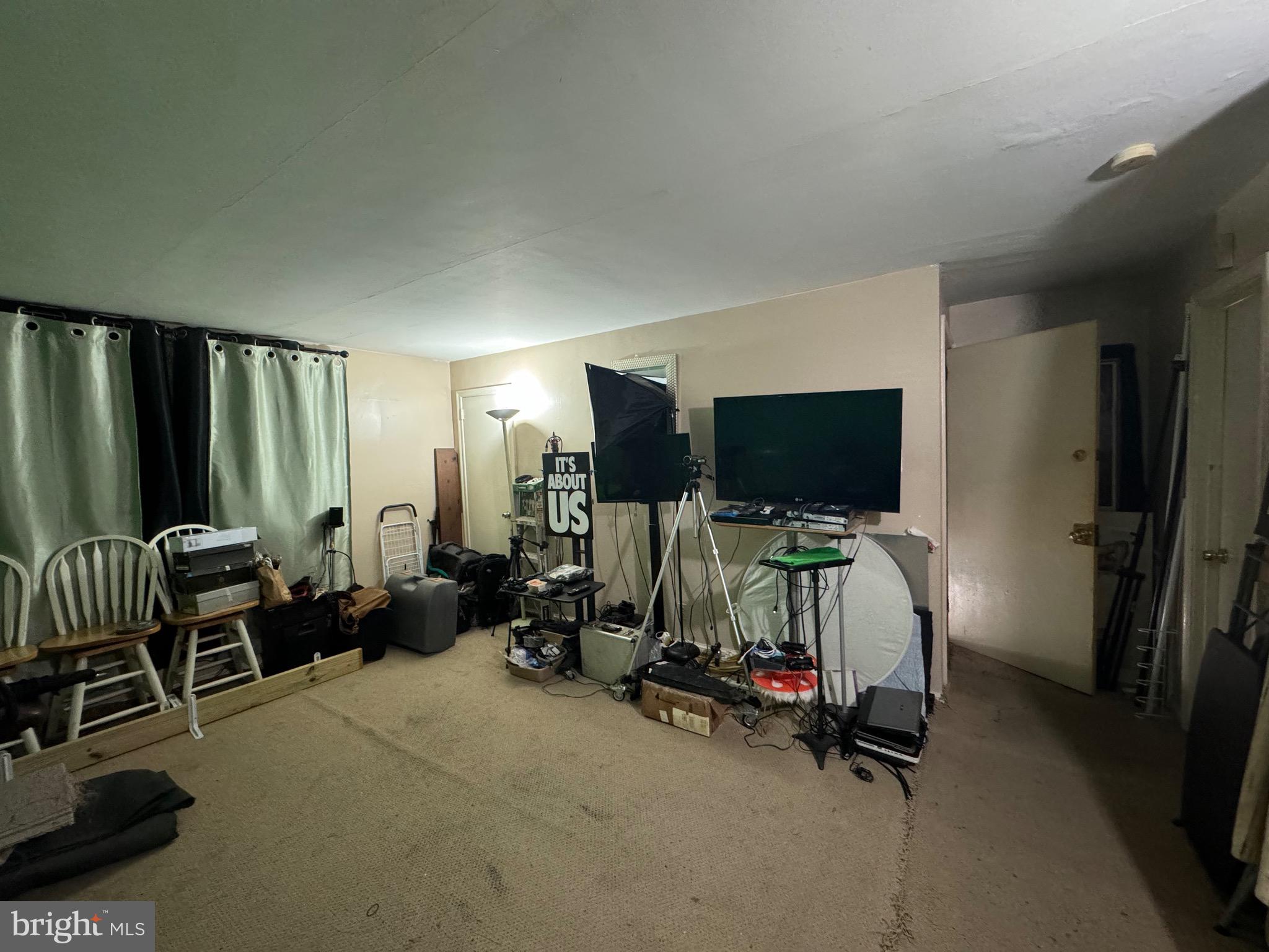 WEST OAK LANE - Residential Income