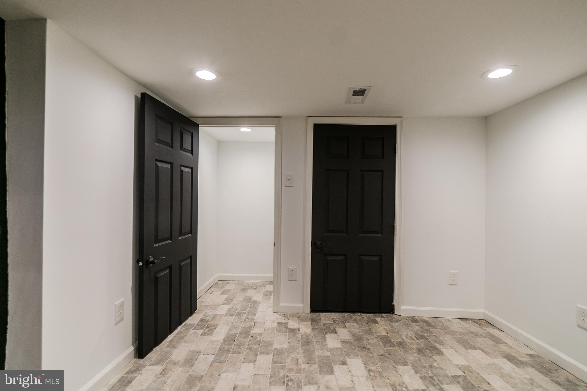 QUEEN VILLAGE - Residential Lease