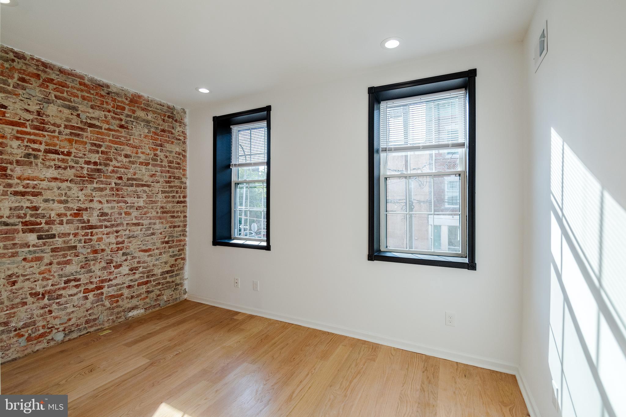 QUEEN VILLAGE - Residential Lease