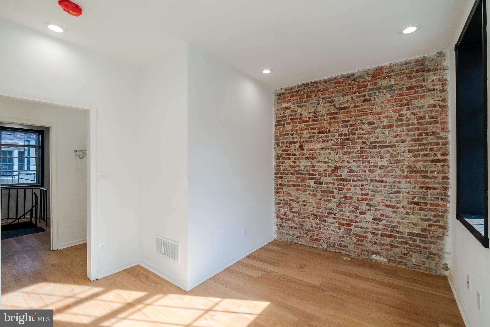QUEEN VILLAGE - Residential Lease