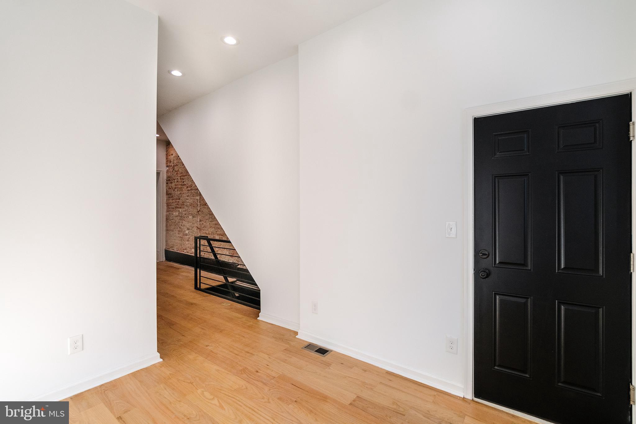 QUEEN VILLAGE - Residential Lease