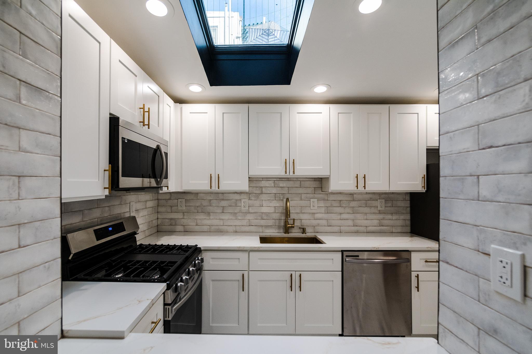 QUEEN VILLAGE - Residential Lease