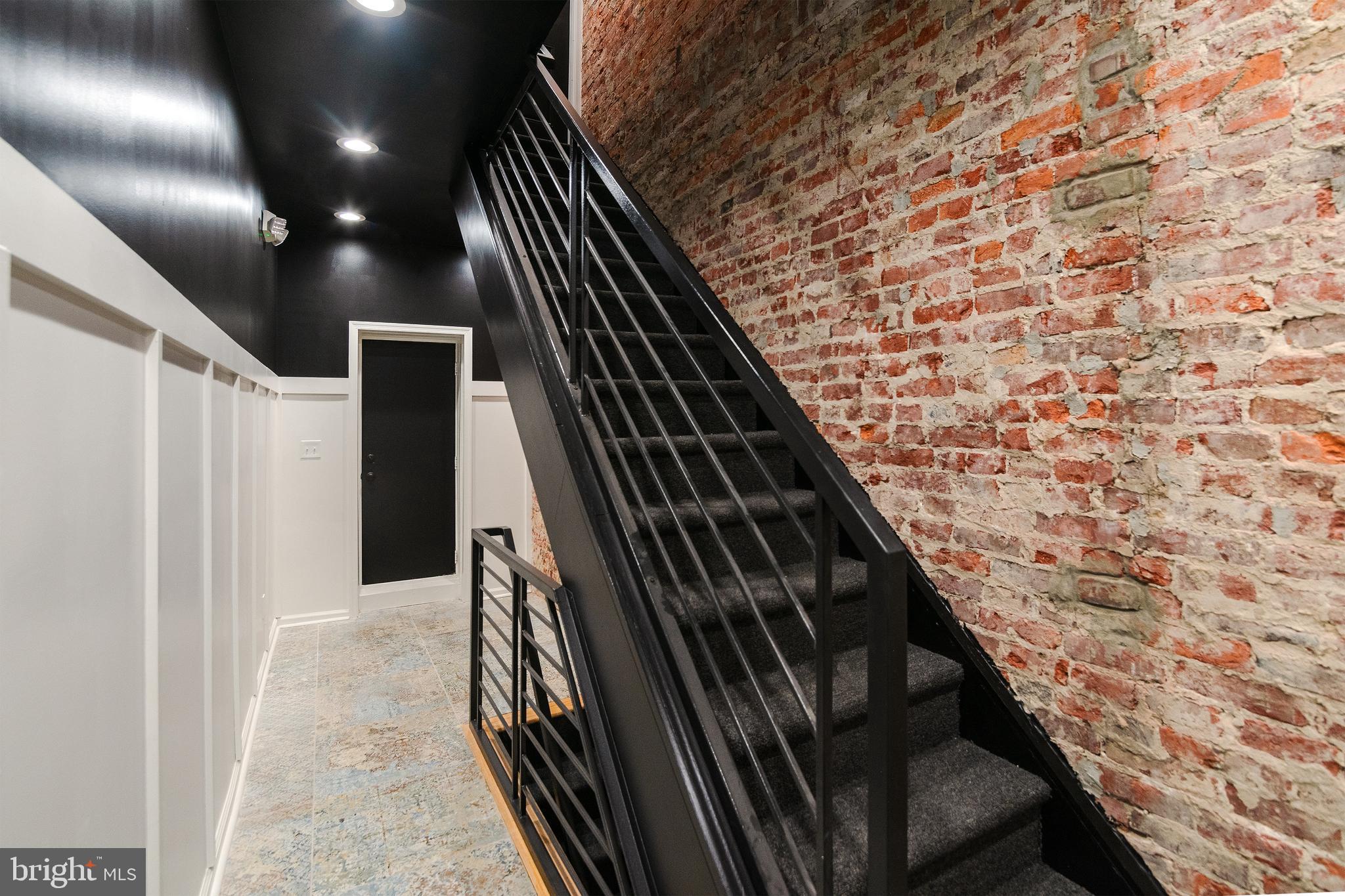 QUEEN VILLAGE - Residential Lease