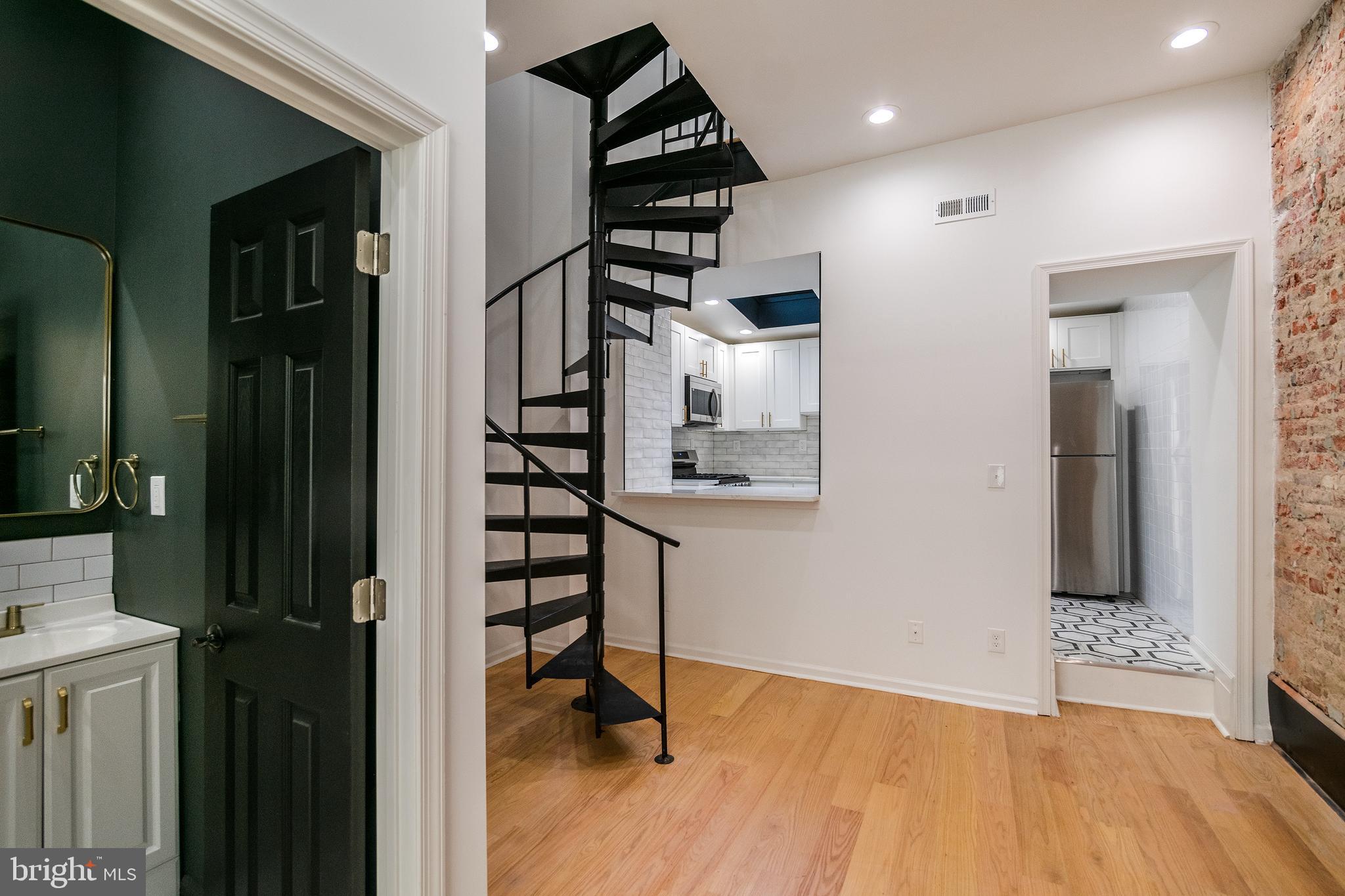 QUEEN VILLAGE - Residential Lease