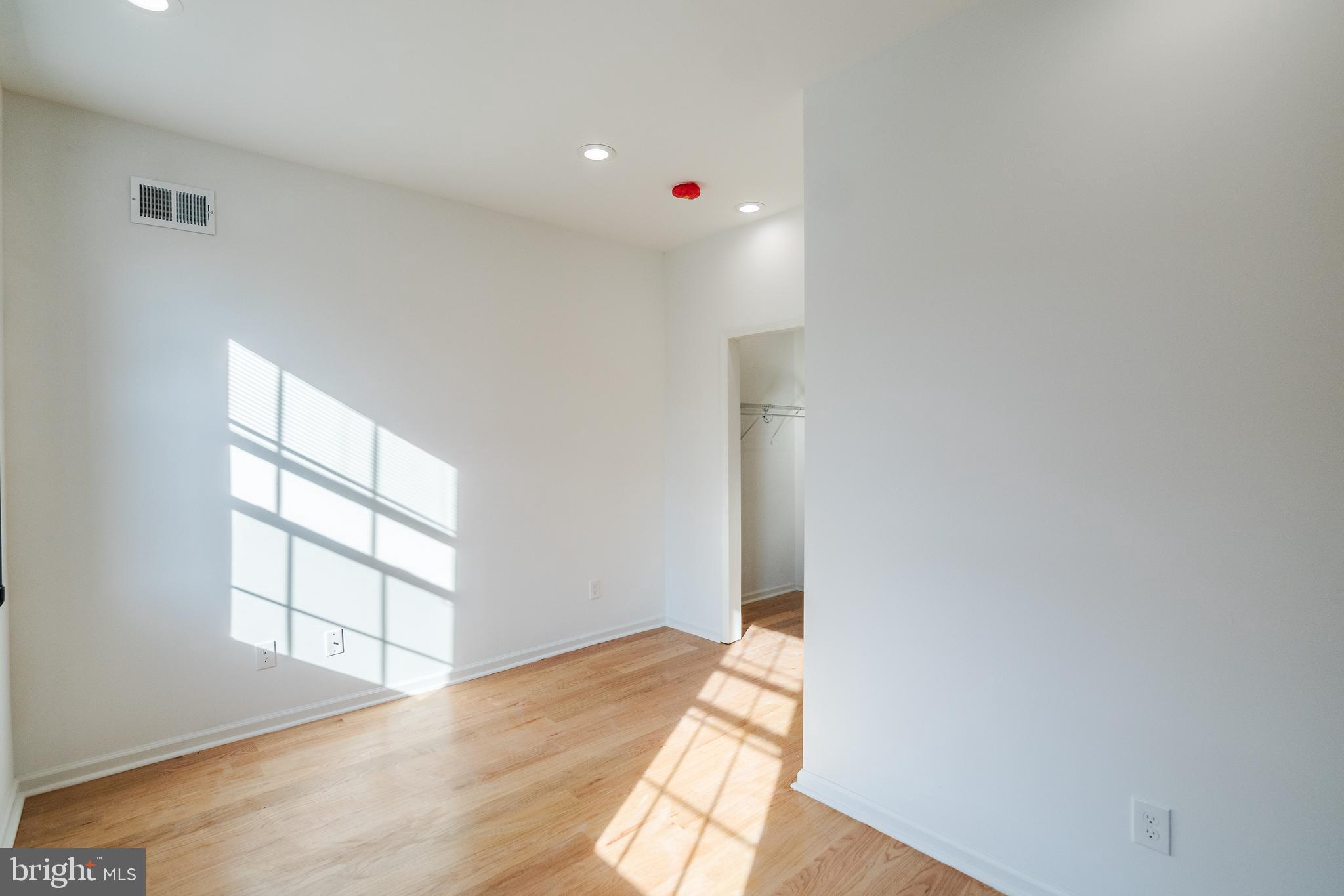 QUEEN VILLAGE - Residential Lease