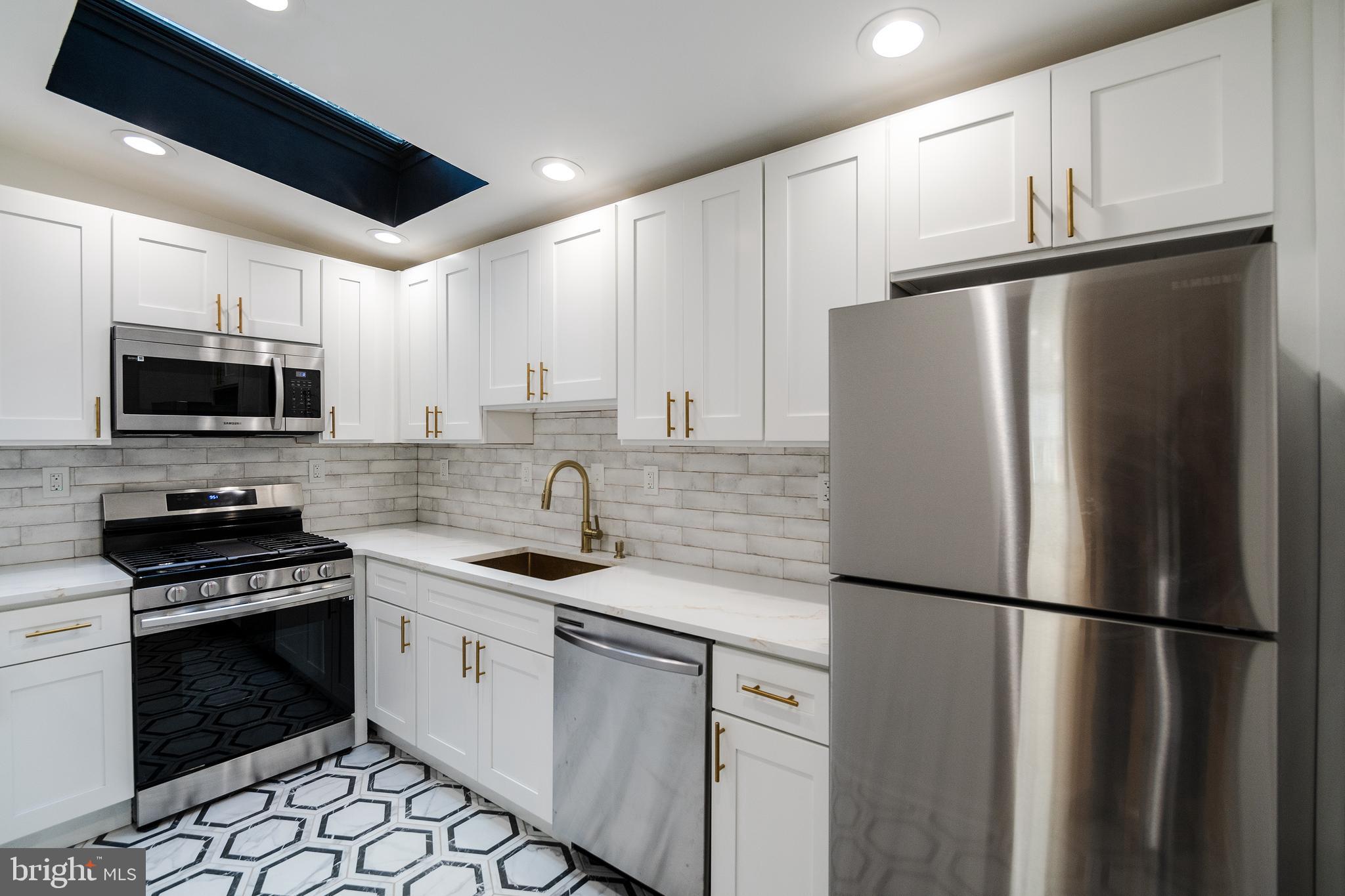 QUEEN VILLAGE - Residential Lease