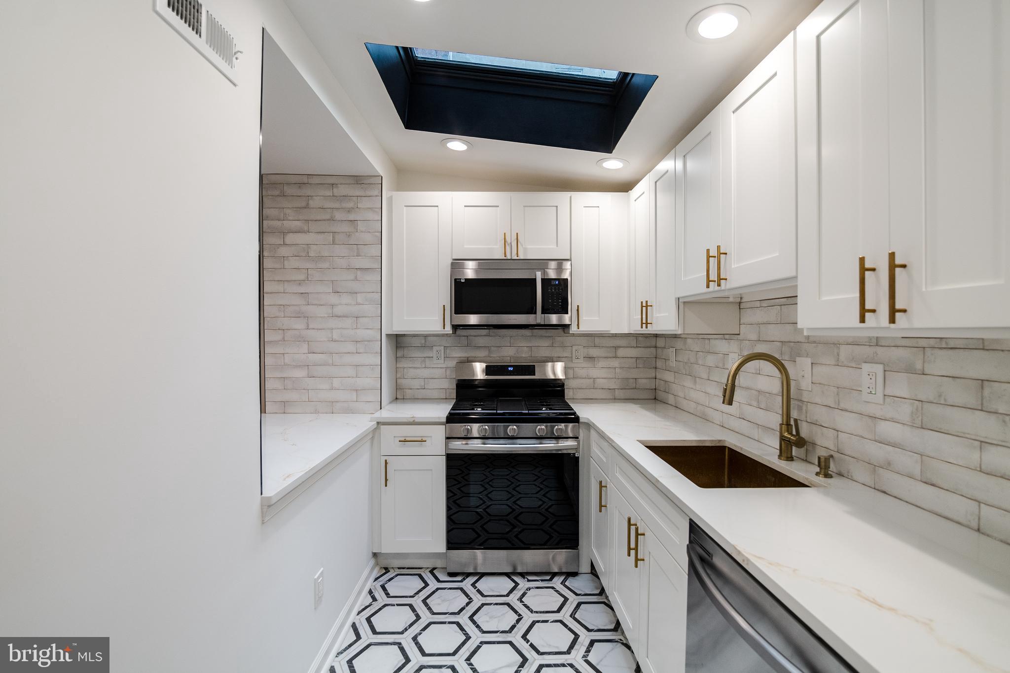 QUEEN VILLAGE - Residential Lease