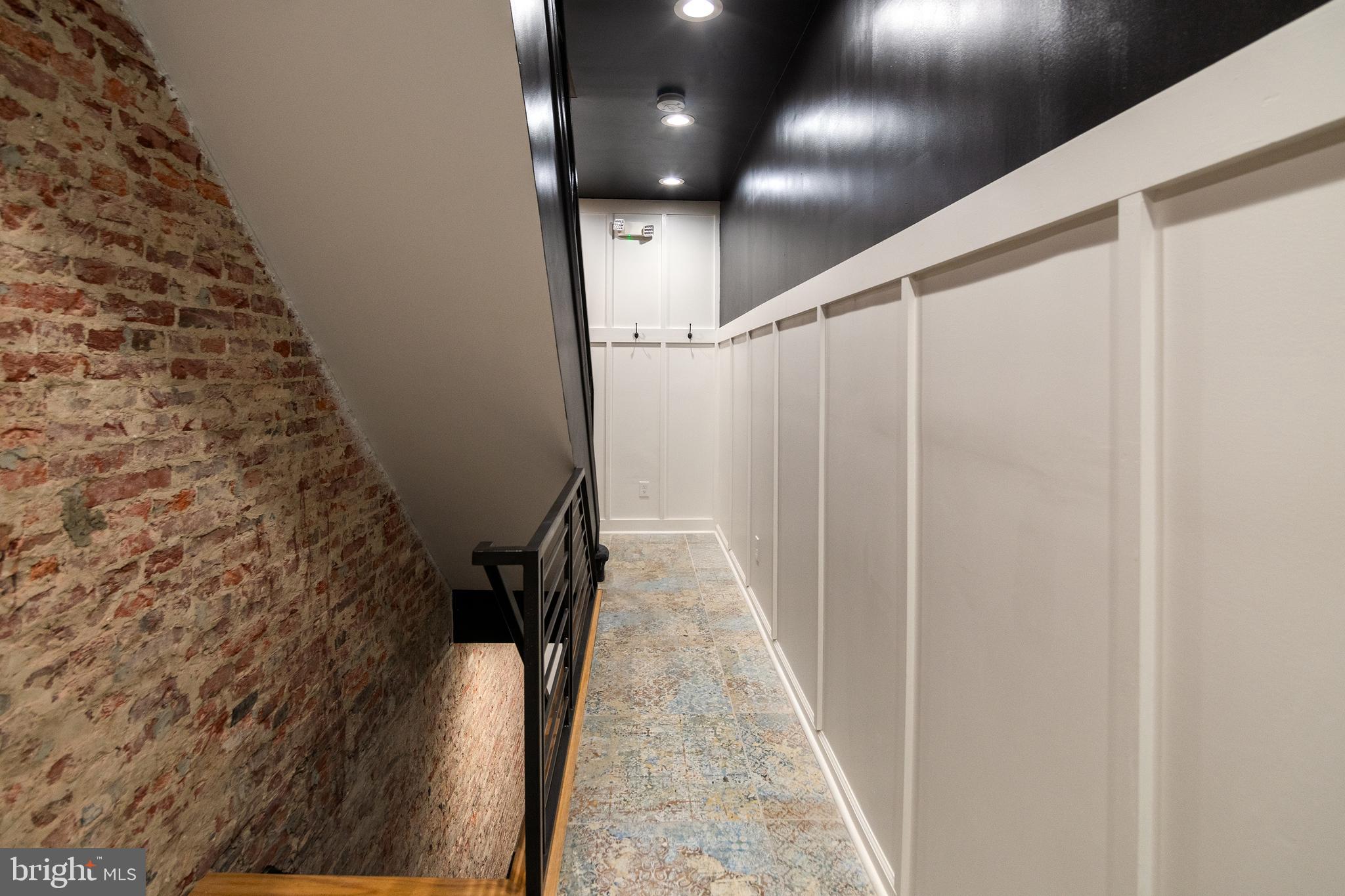 QUEEN VILLAGE - Residential Lease