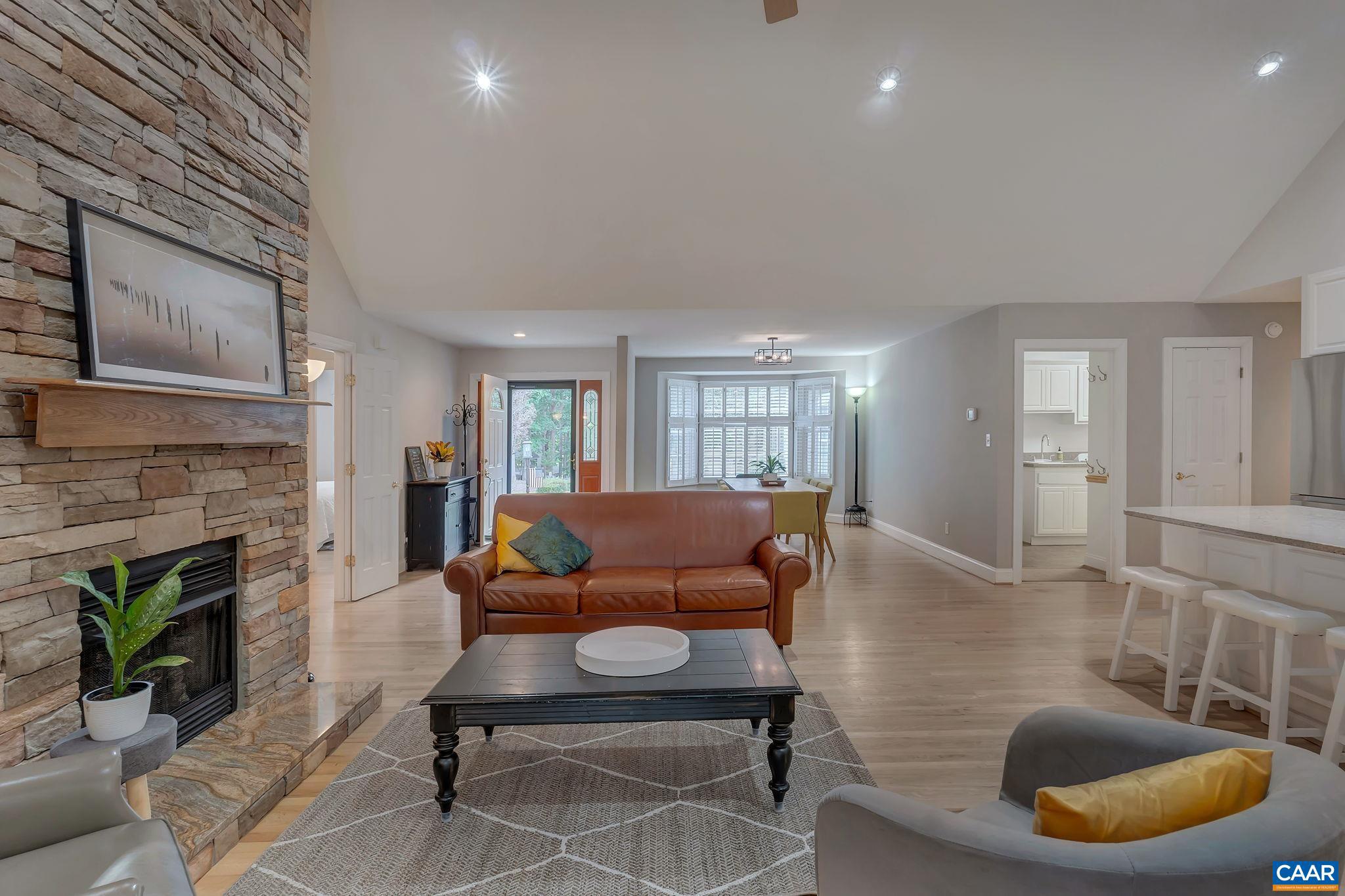 LAKE MONTICELLO - Residential