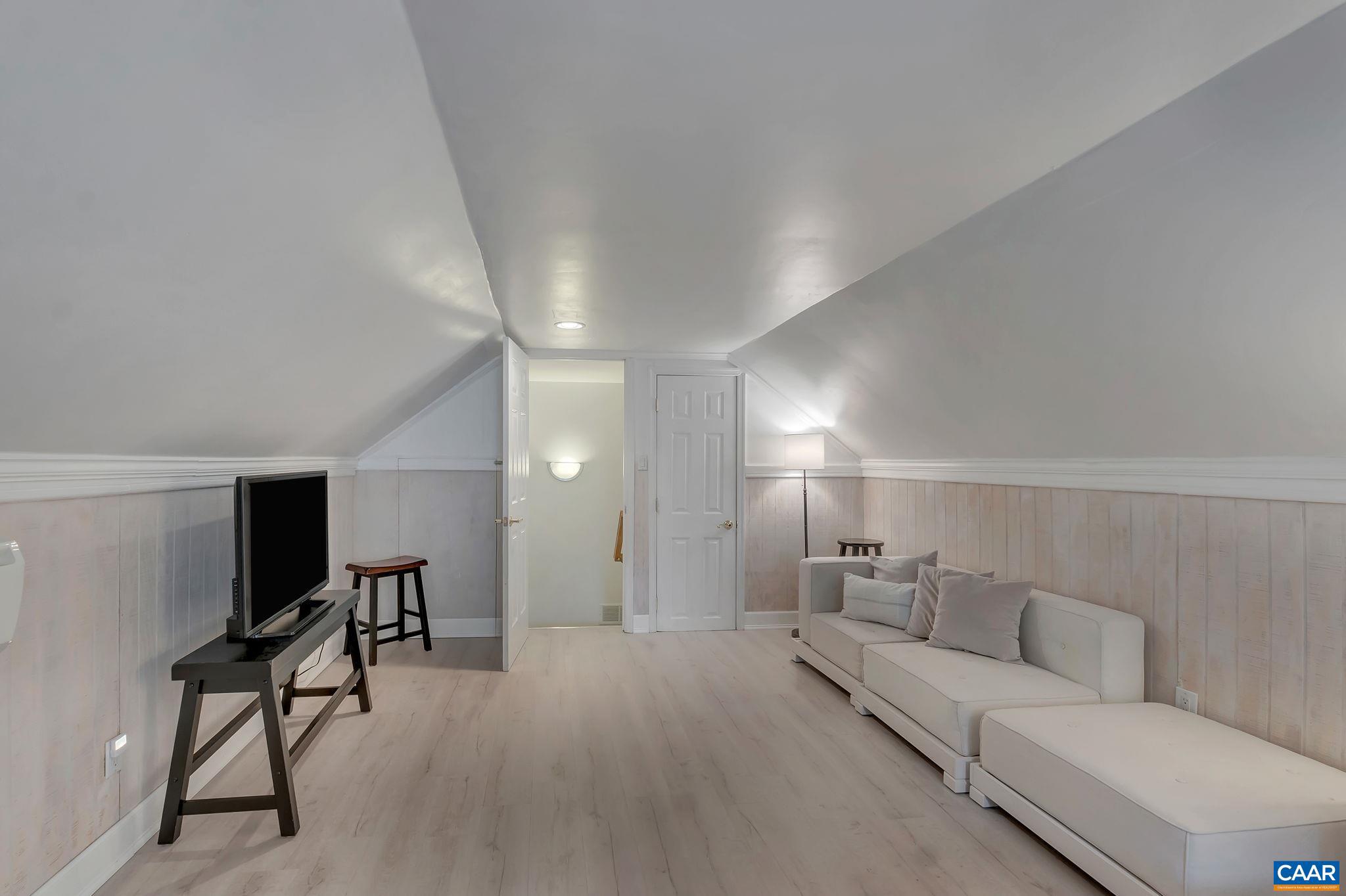 LAKE MONTICELLO - Residential