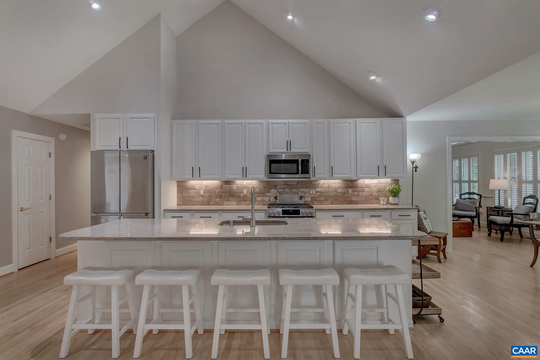 LAKE MONTICELLO - Residential