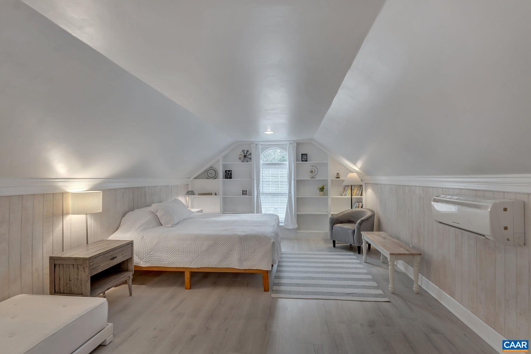 LAKE MONTICELLO - Residential