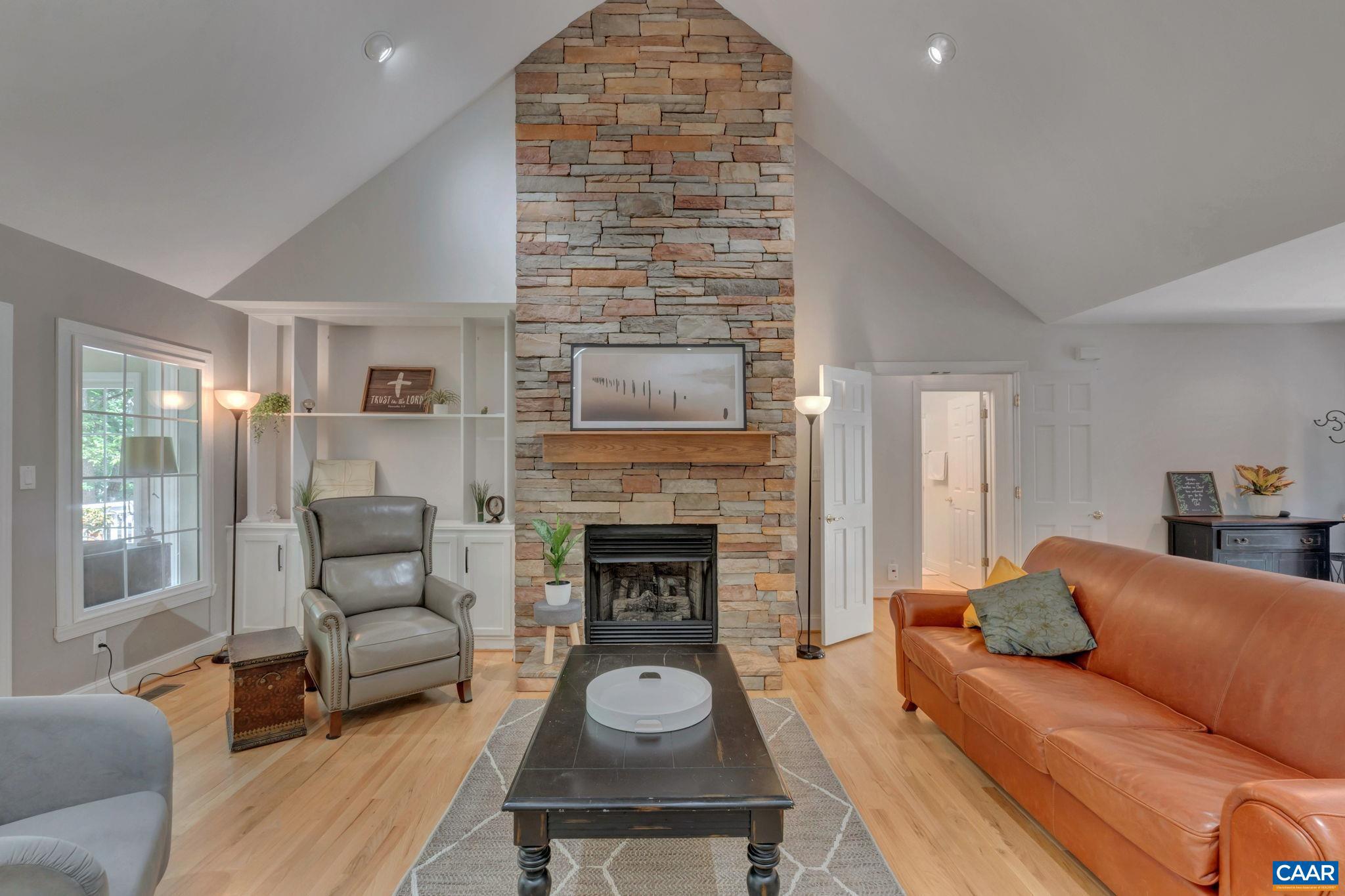 LAKE MONTICELLO - Residential