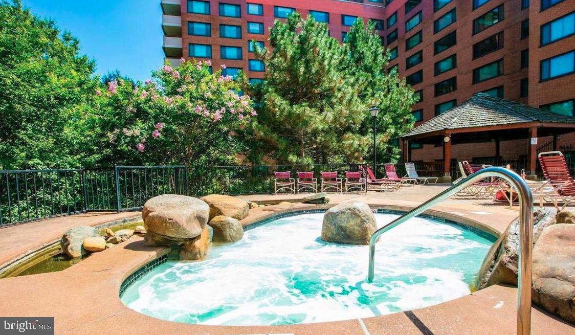 RIVER PLACE - Residential