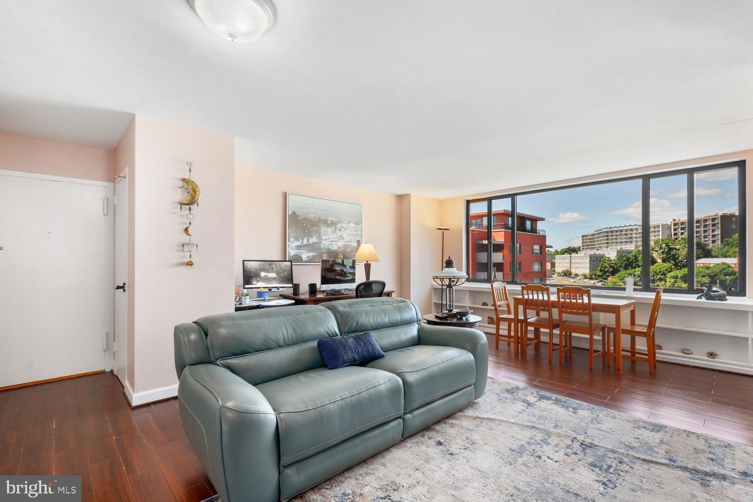 RIVER PLACE - Residential