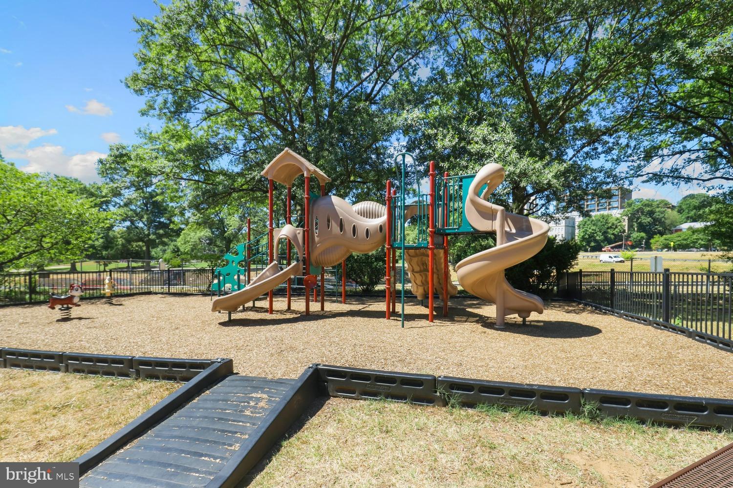 RIVER PLACE - Residential