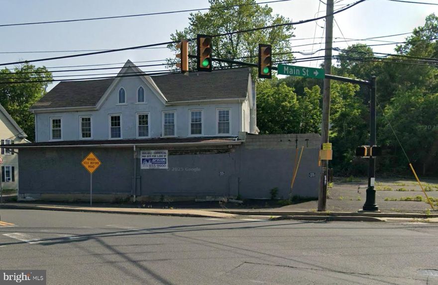 10,000 SF, 2.5-story corner property at Main Street and Gravel Pike, offering 244 feet of frontage at the highly visible intersection of
Routes 63 and 29. Zoned BC Commercial, this property is ideal for a variety of high-traffic uses including retail, office, apartments,
banking, automotive and more.
