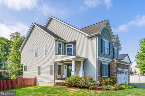 998 RAILROAD AVENUE FALLS CHURCH VA 22046