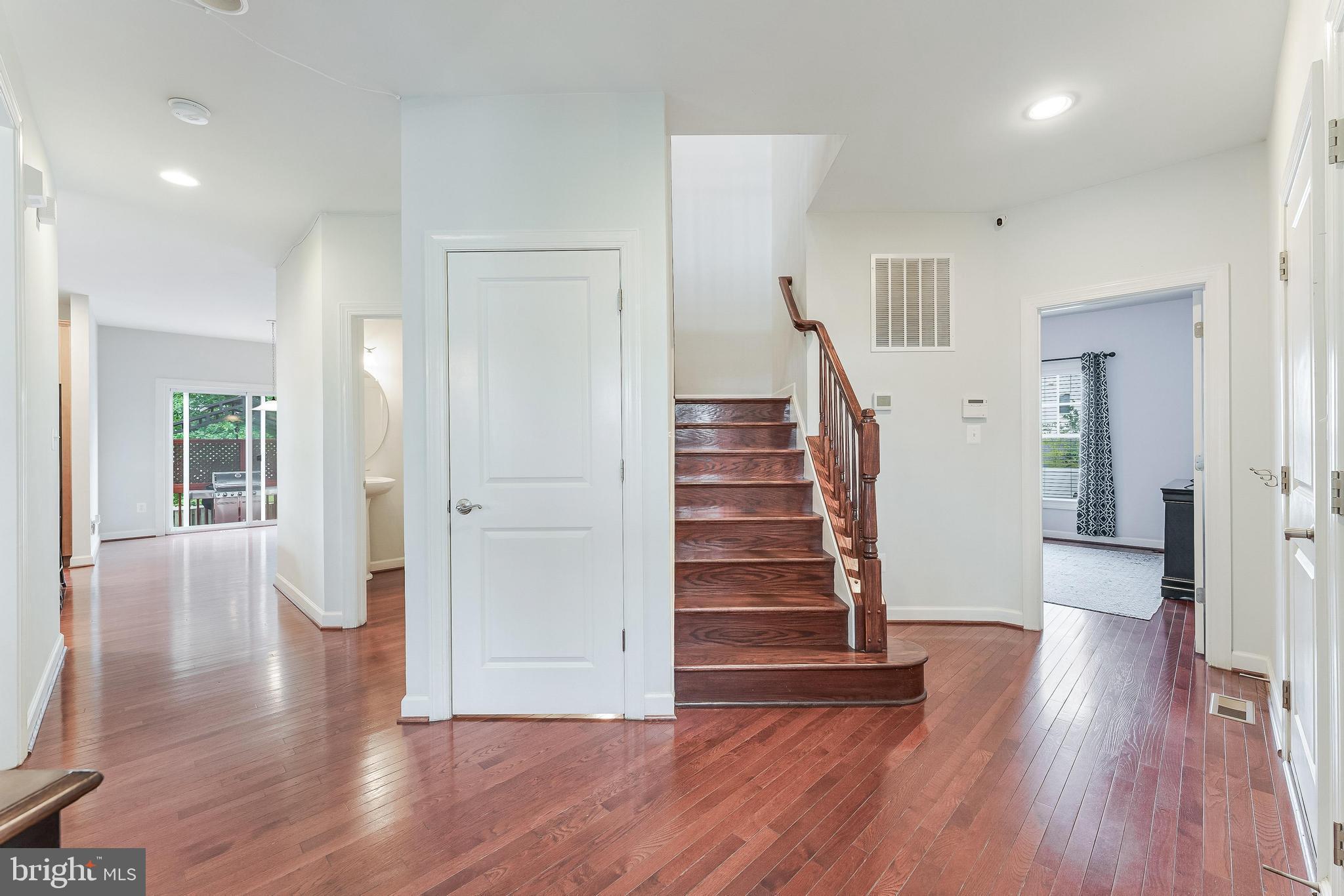 998 RAILROAD AVENUE