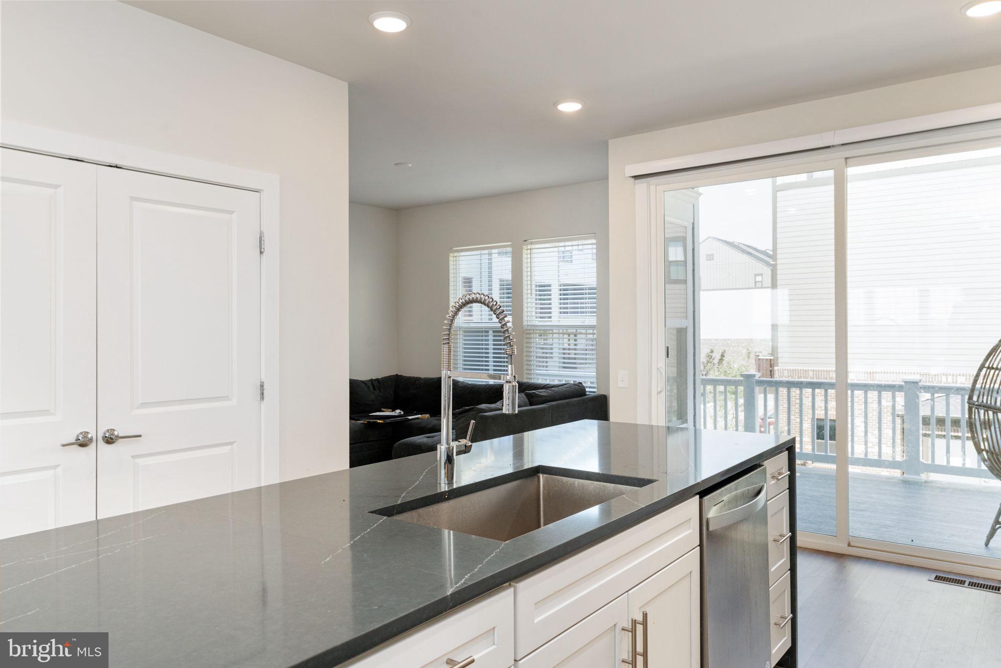 POTOMAC SHORES - Residential Lease