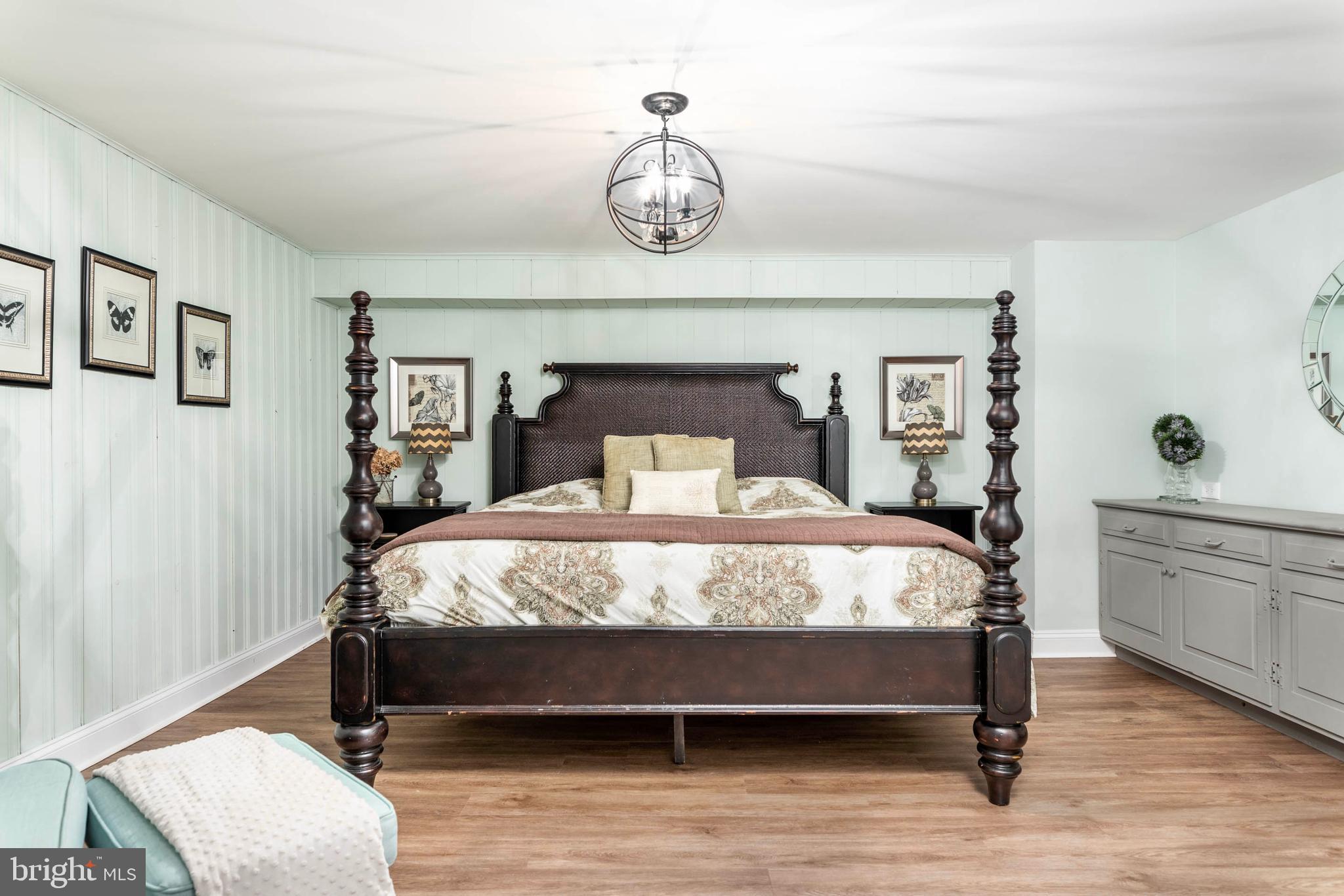 RADNOR HUNT - Residential