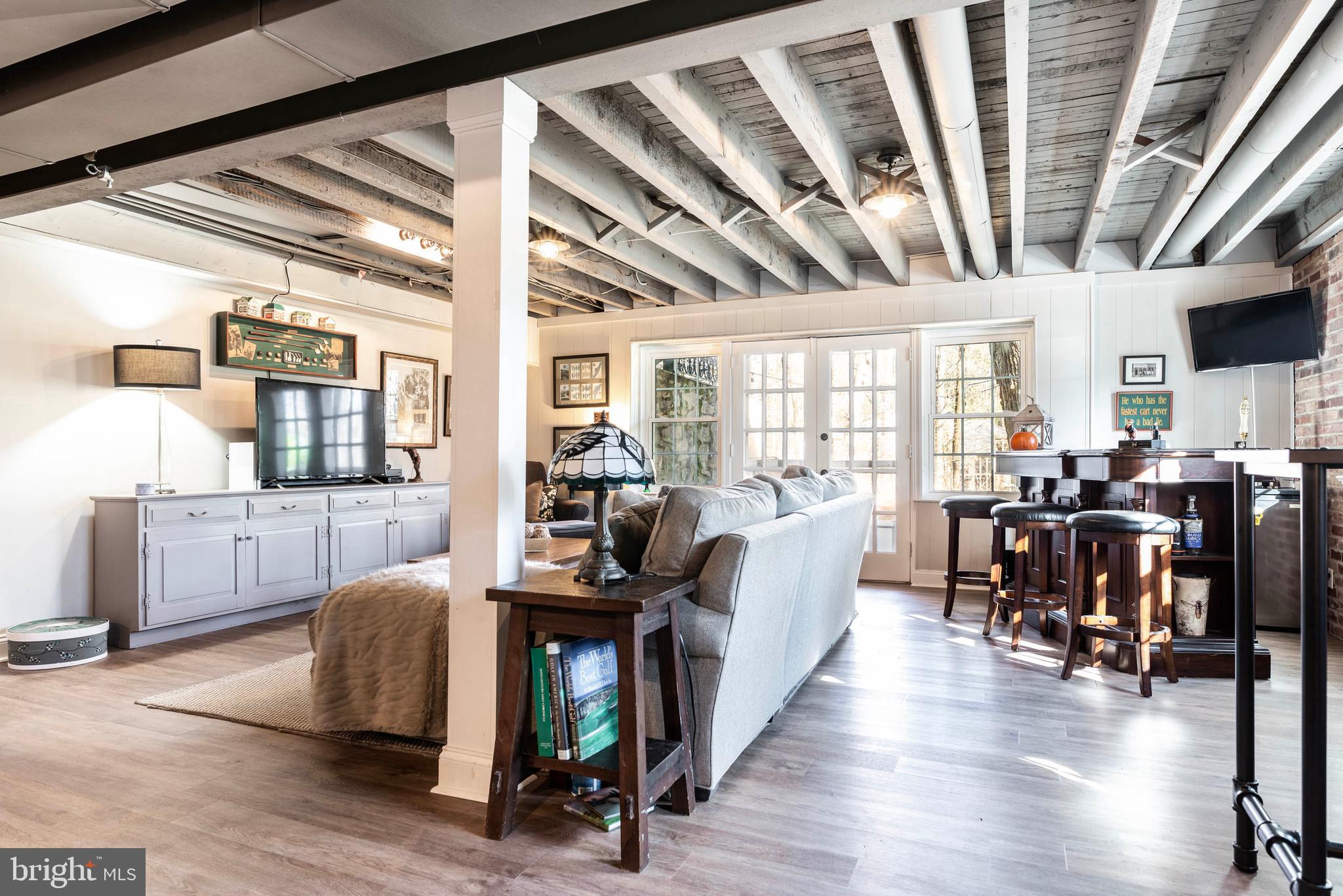 RADNOR HUNT - Residential