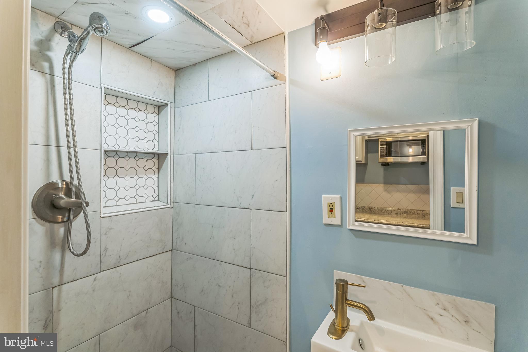 NOTTINGHAM WOODS - Residential Lease