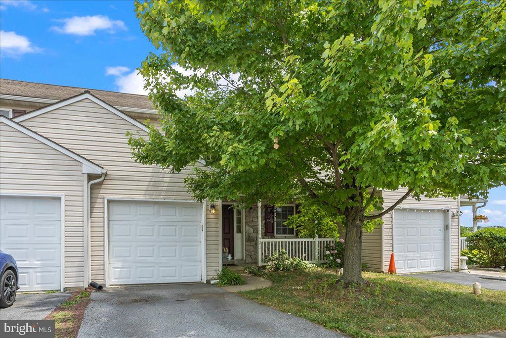 Photo of 421 Elmshire Drive, Lancaster, PA 17603 (MLS # PALA2053050)