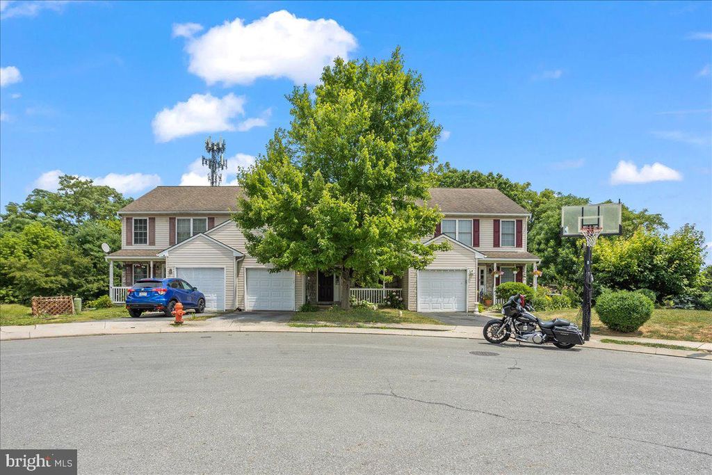 Photo of 421 Elmshire Drive, Lancaster, PA 17603 (MLS # PALA2053050)