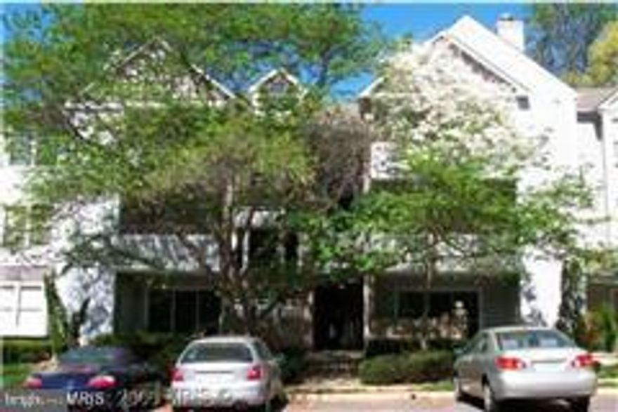 FANTASTIC PENTHOUSE/TOP FLOOR UNIT IN SOUGHT AFTER COMMUNITY - HUGE ONE BEDROOM (919 SF.) WITH OPEN FLOOR PLAN, CATHEDRAL CEILINGS, WALK-IN CLOSET W/ENTRY FROM MASTER & BATH. KITCHEN W/BREAKFAST BAR. NEUTRAL CARPETS AND TWO TONE PAINT, LIGHT COLORS. ROMANTIC FIREPLACE IN LARGE LIVING ROOM. NICE BALCONY OVERLOOKS TREES. WASHER/DRYER IN UNIT. CLOSE TO 495. AVAILABLE May 1st - NO PETS, NO SMOKING