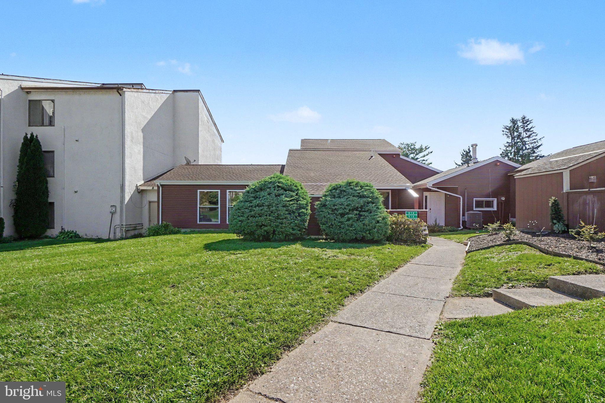 814 CHARLOTTE WAY