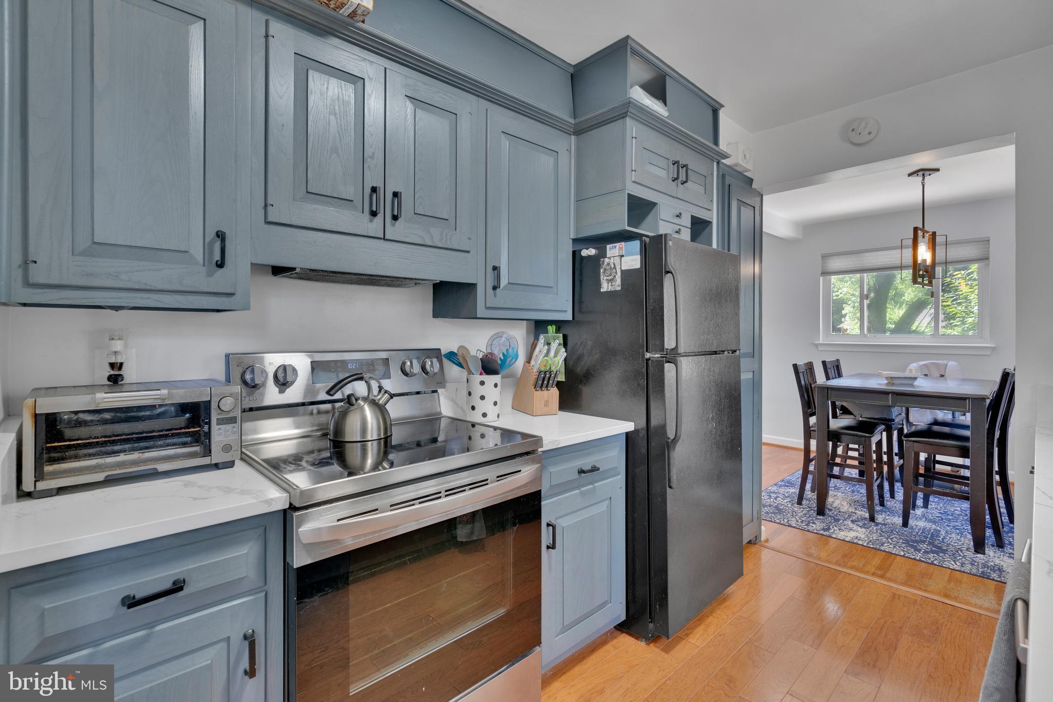 BROYHILL PARK - Residential