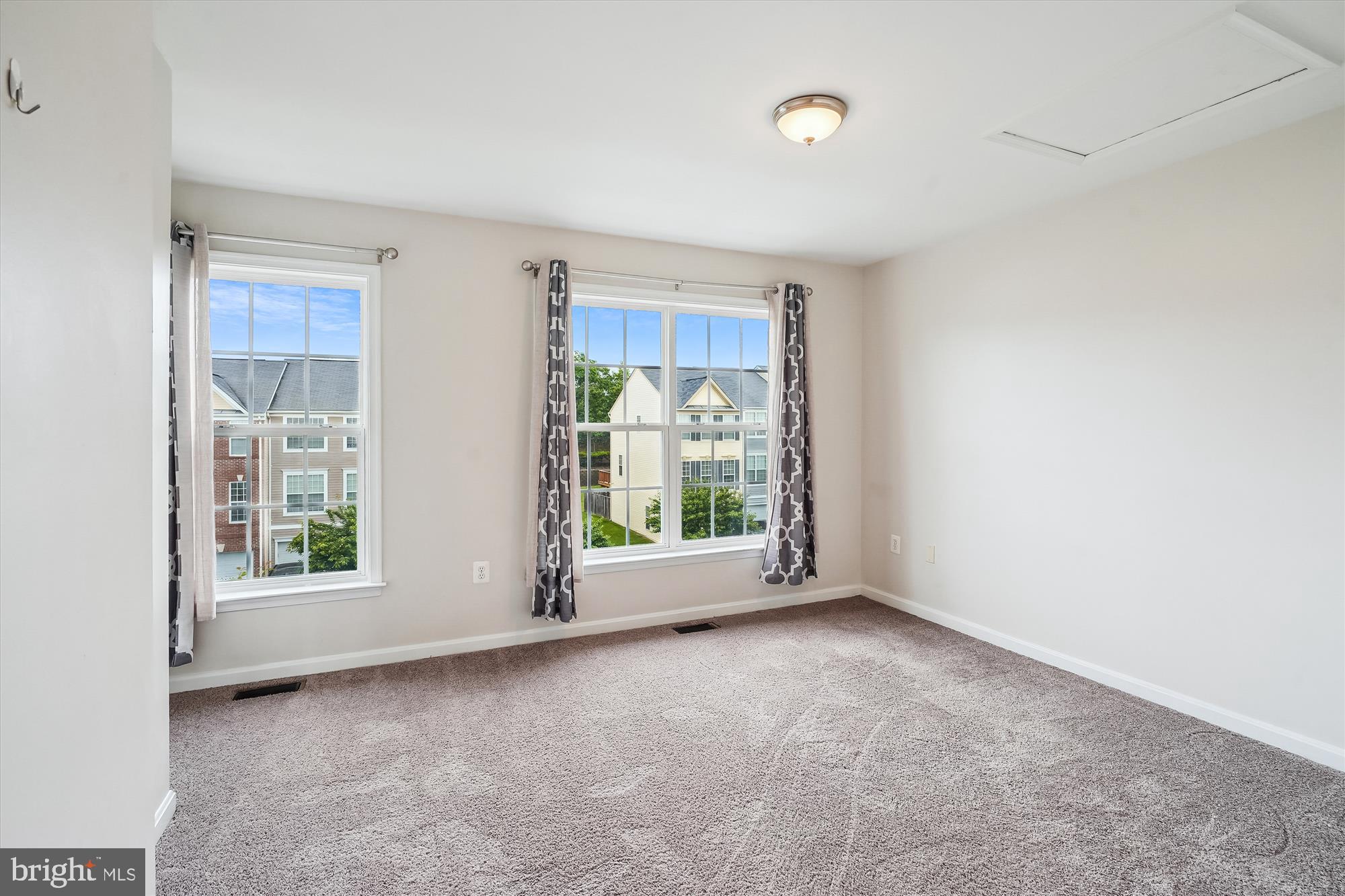 POWELLS RUN VILLAGE COND - Residential Lease