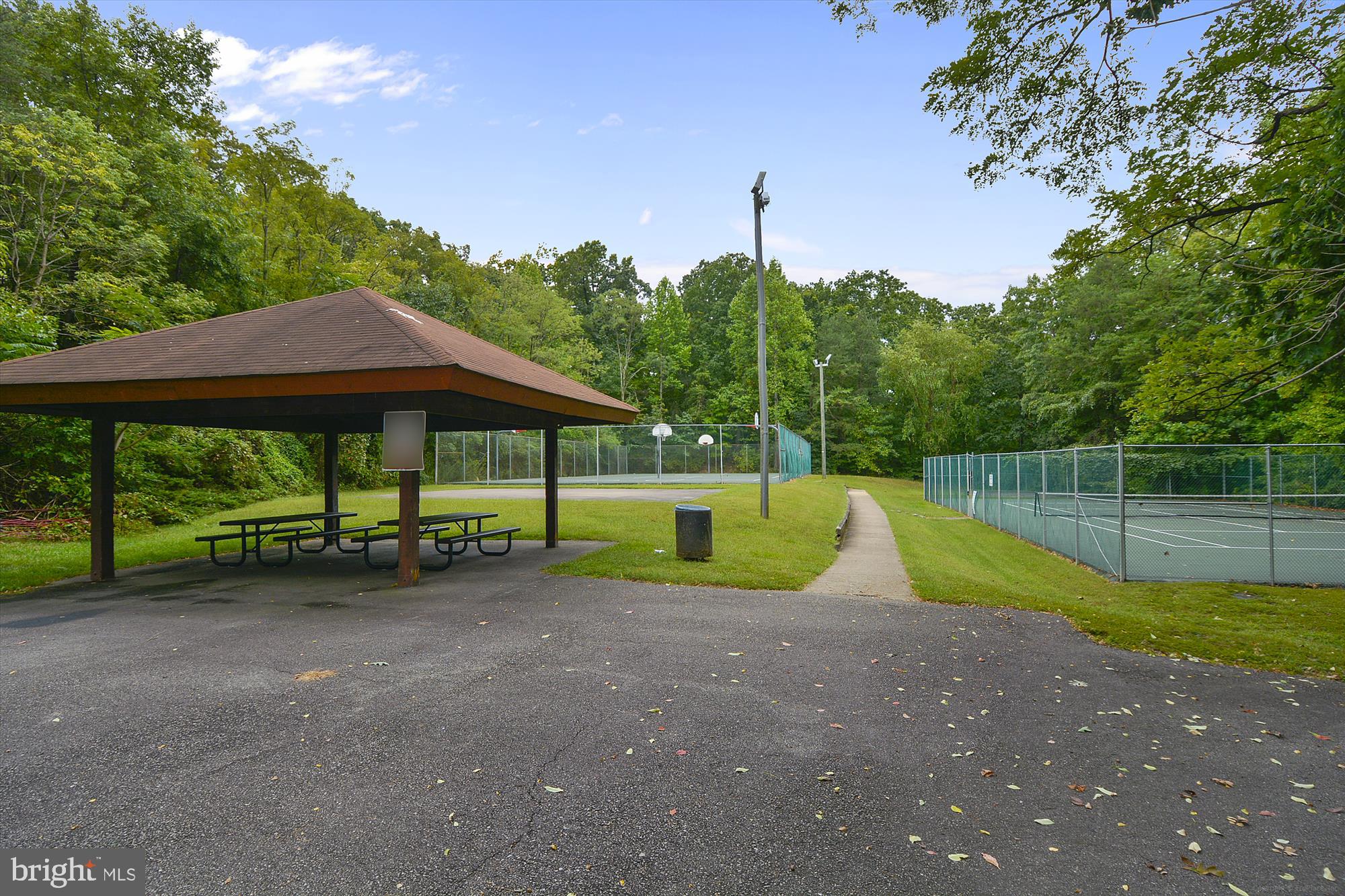 POWELLS RUN VILLAGE COND - Residential Lease